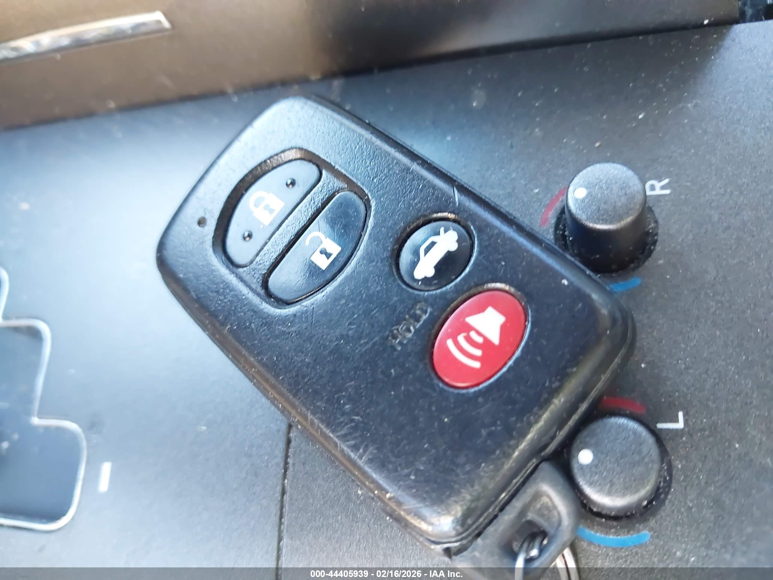 TOYOTA AVALON image 11