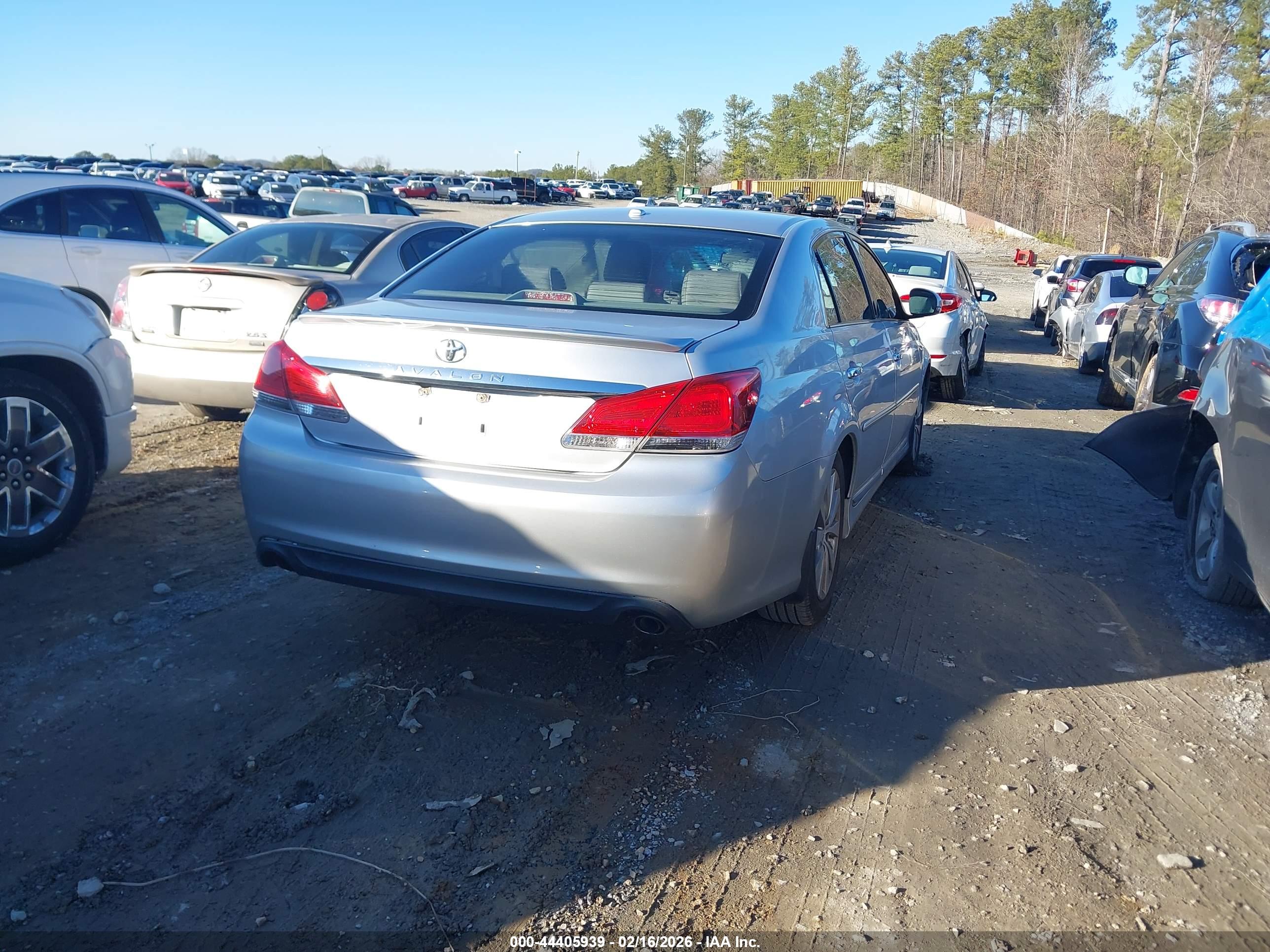 TOYOTA AVALON image 4