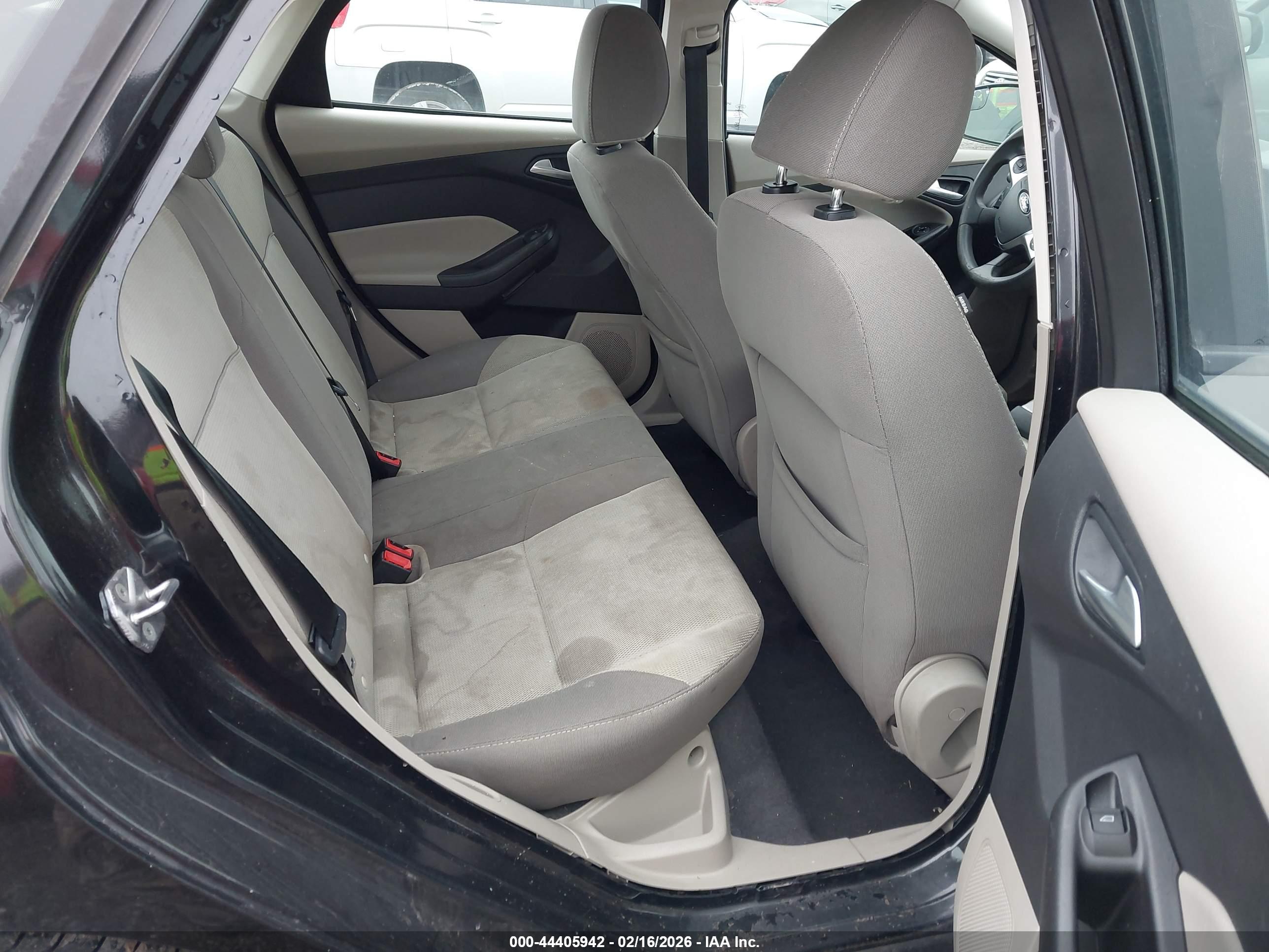 FORD FOCUS image 8
