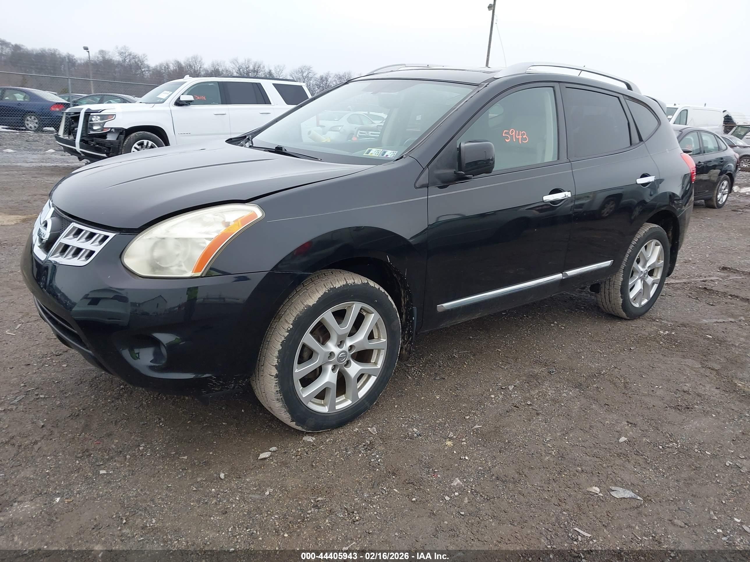 NISSAN ROGUE image 2