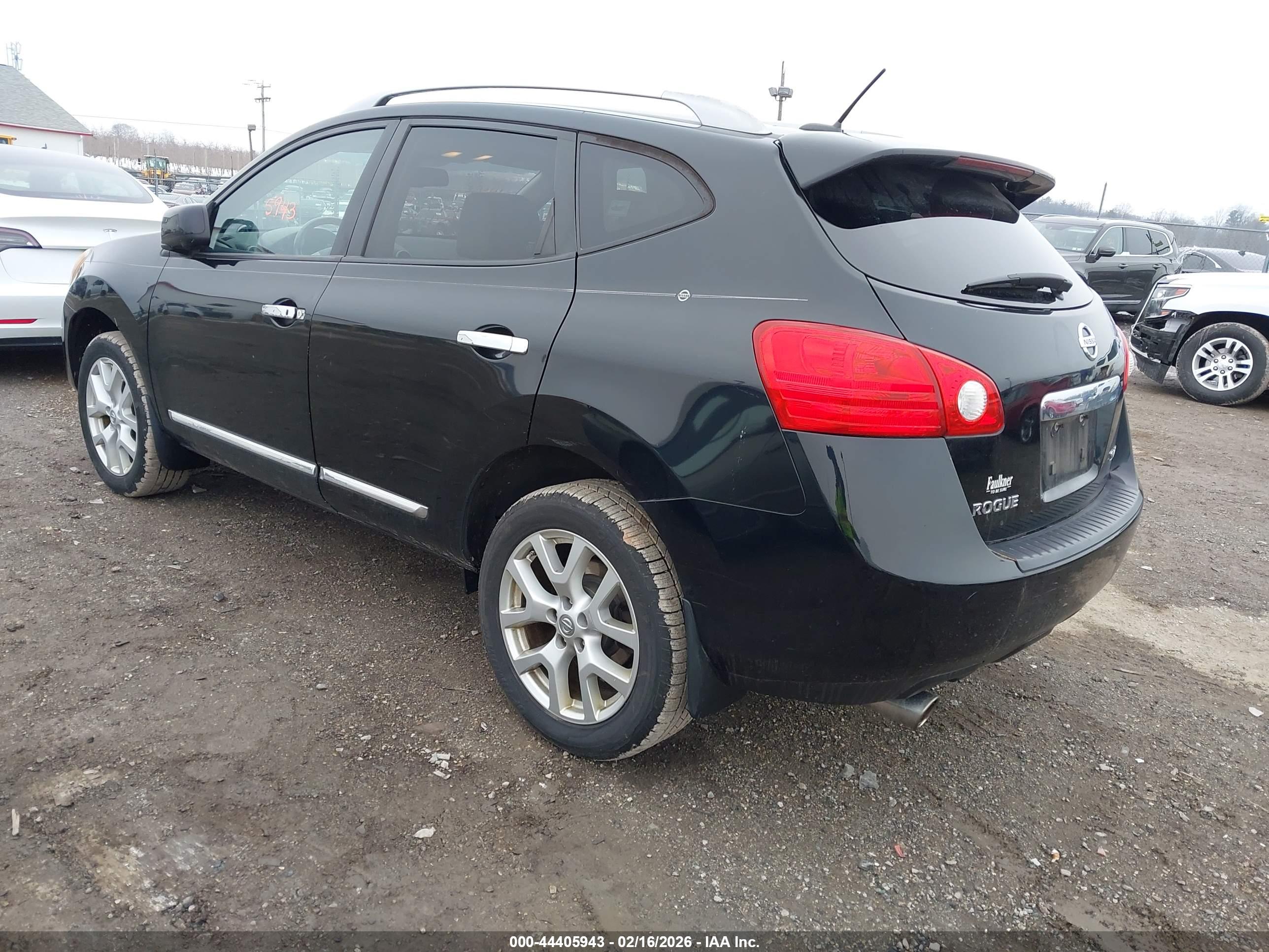 NISSAN ROGUE image 3