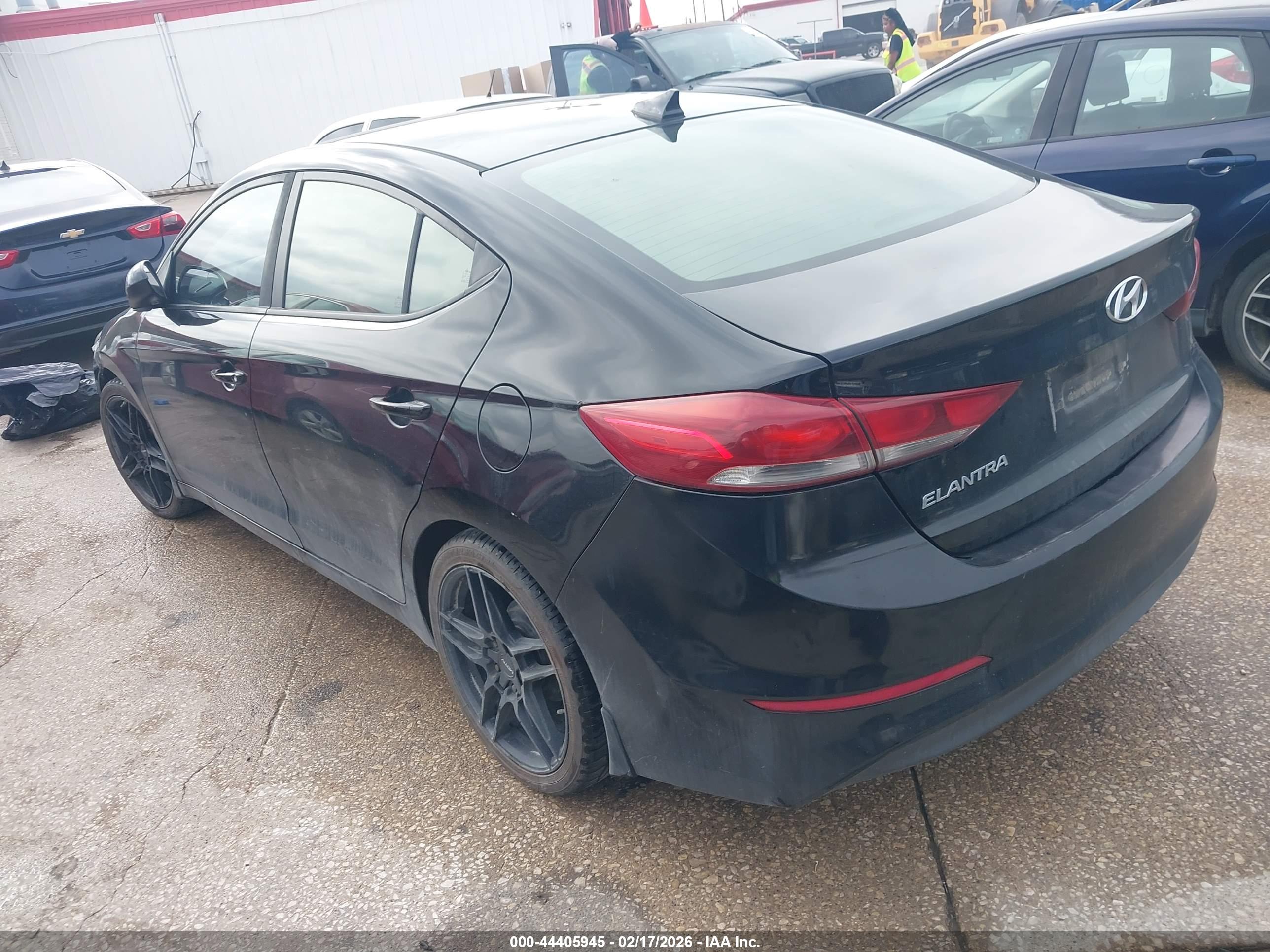 HYUNDAI ELANTRA image 3