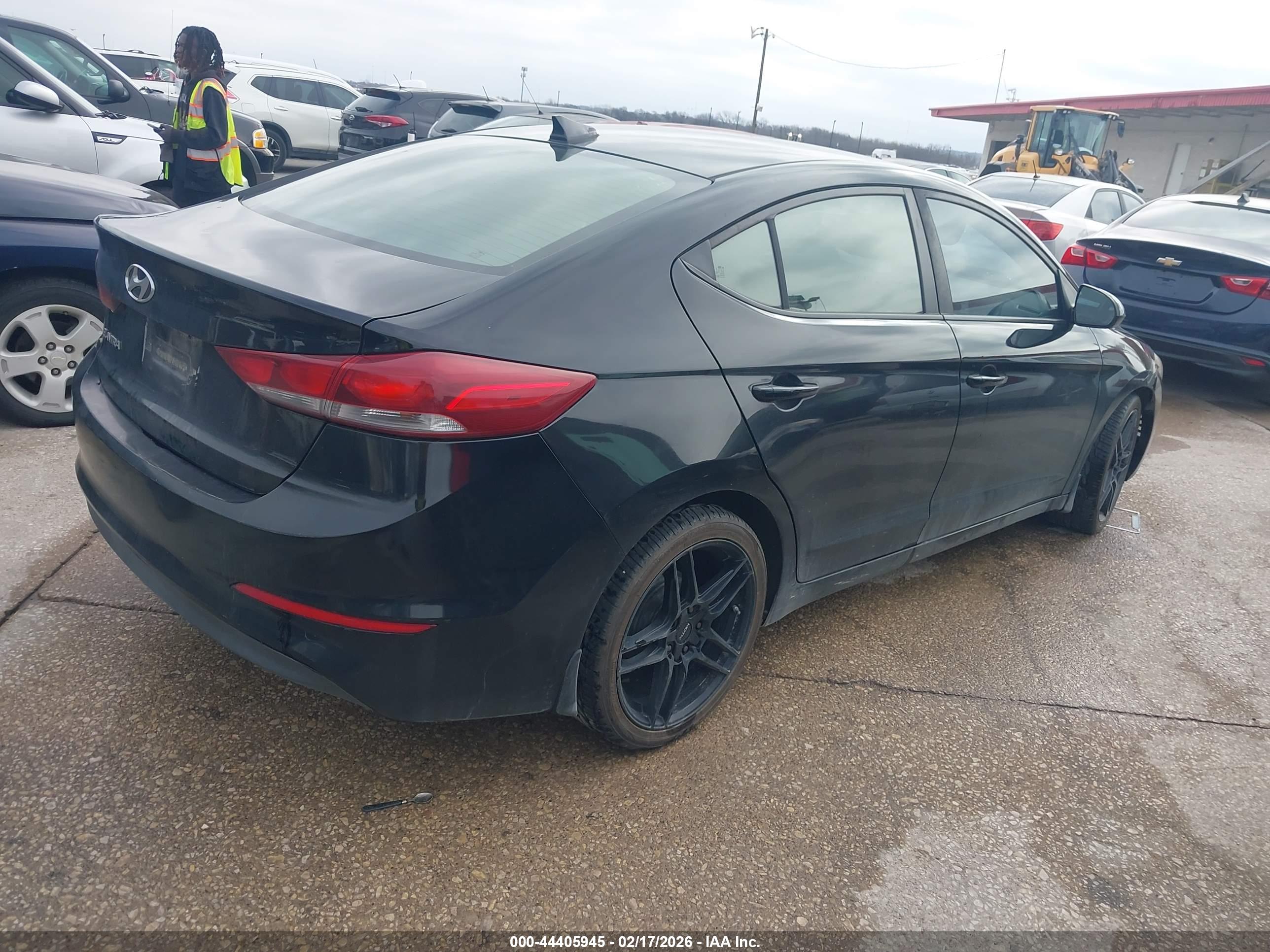 HYUNDAI ELANTRA image 4