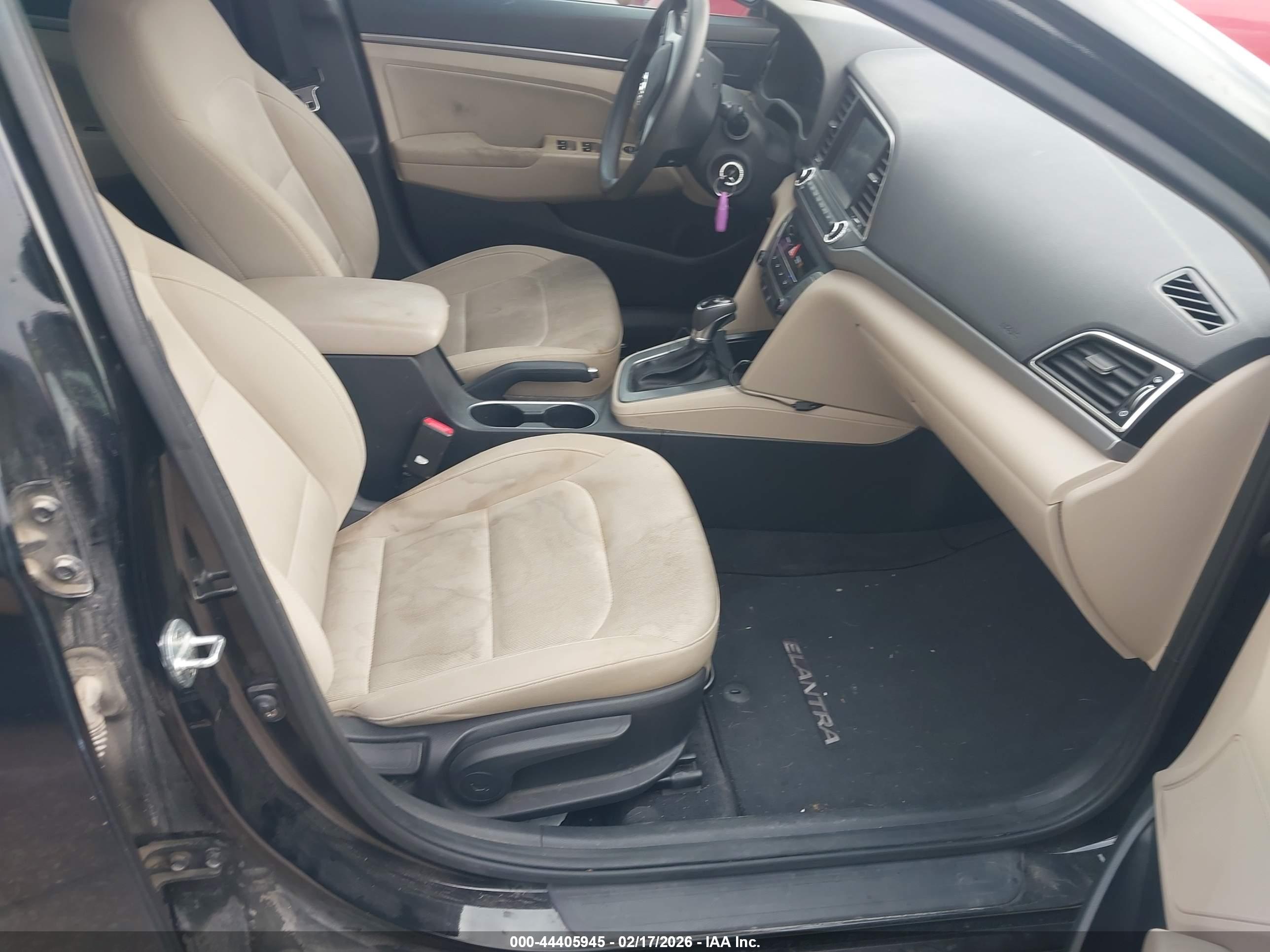 HYUNDAI ELANTRA image 5
