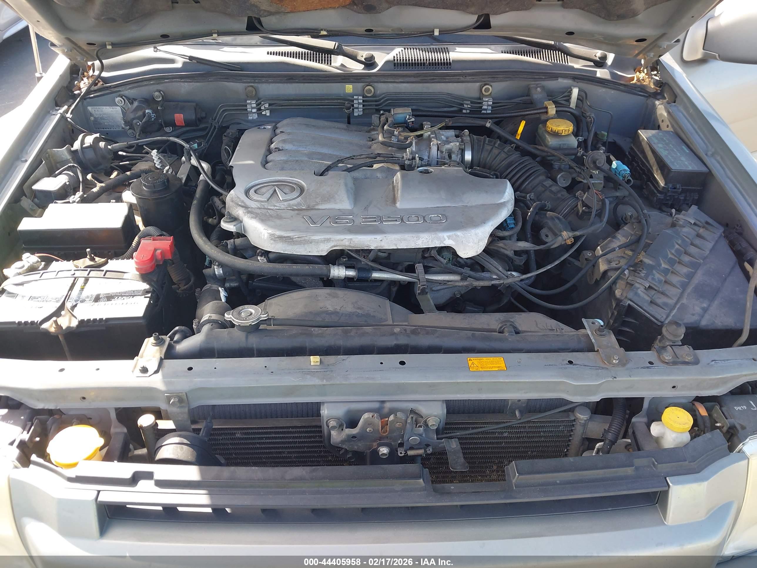 INFINITI QX4 image 10