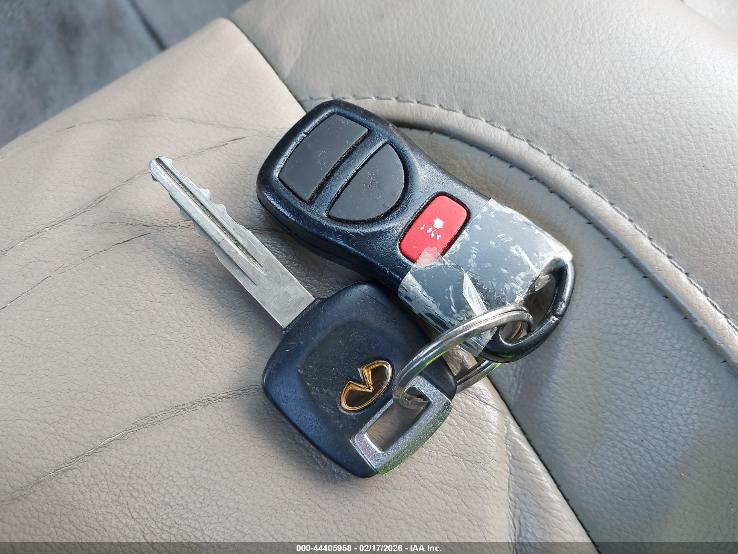 INFINITI QX4 image 11