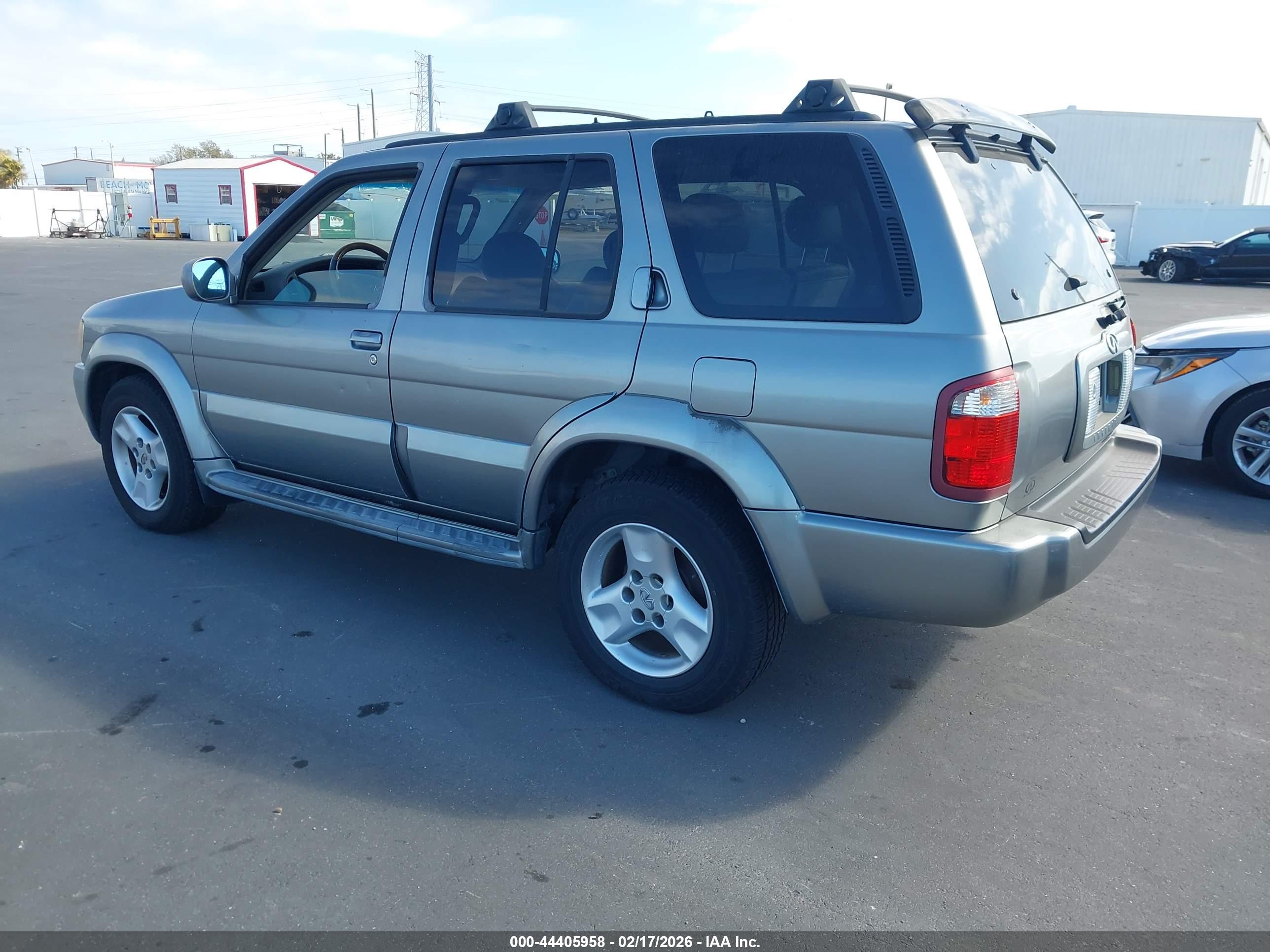 INFINITI QX4 image 3