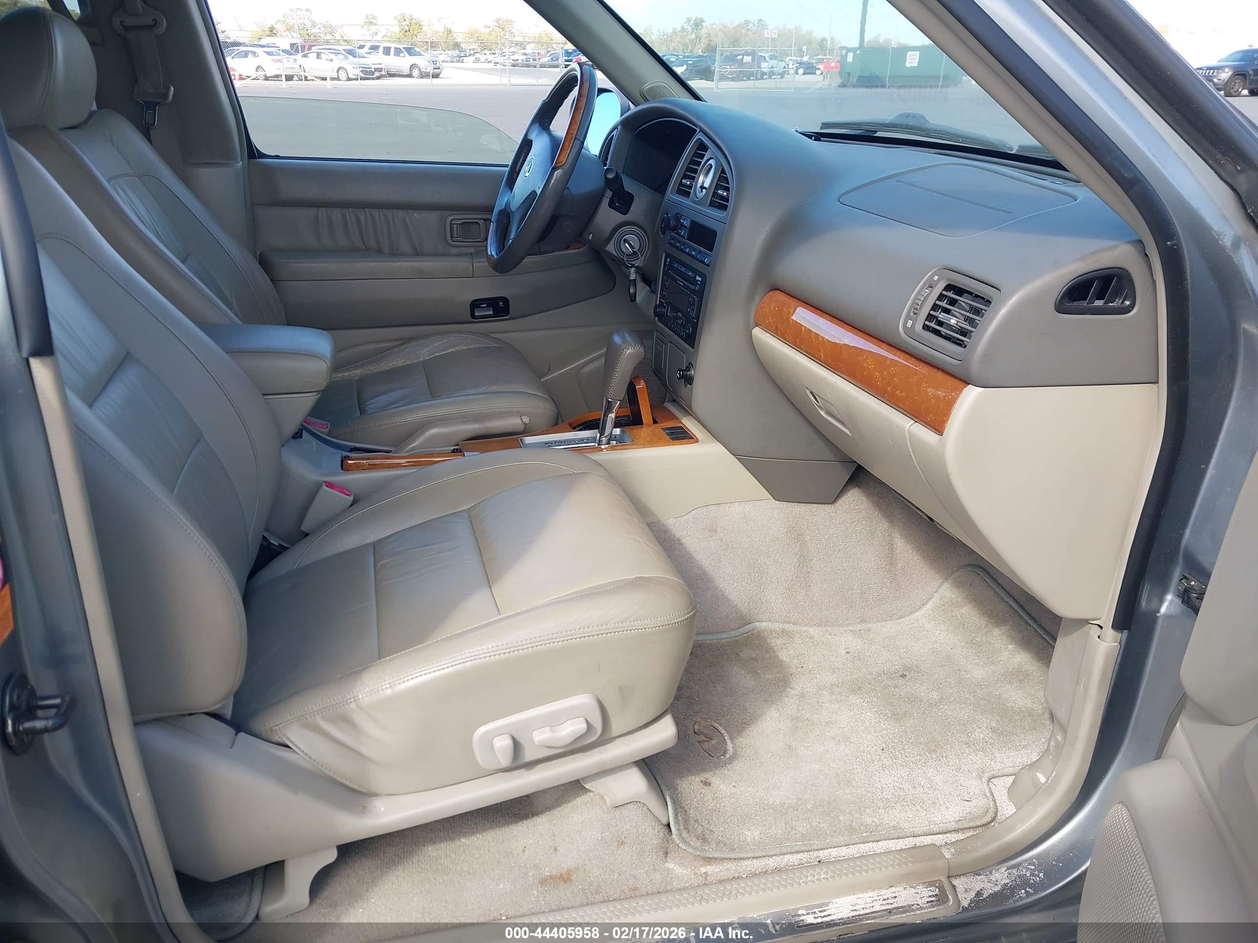 INFINITI QX4 image 5