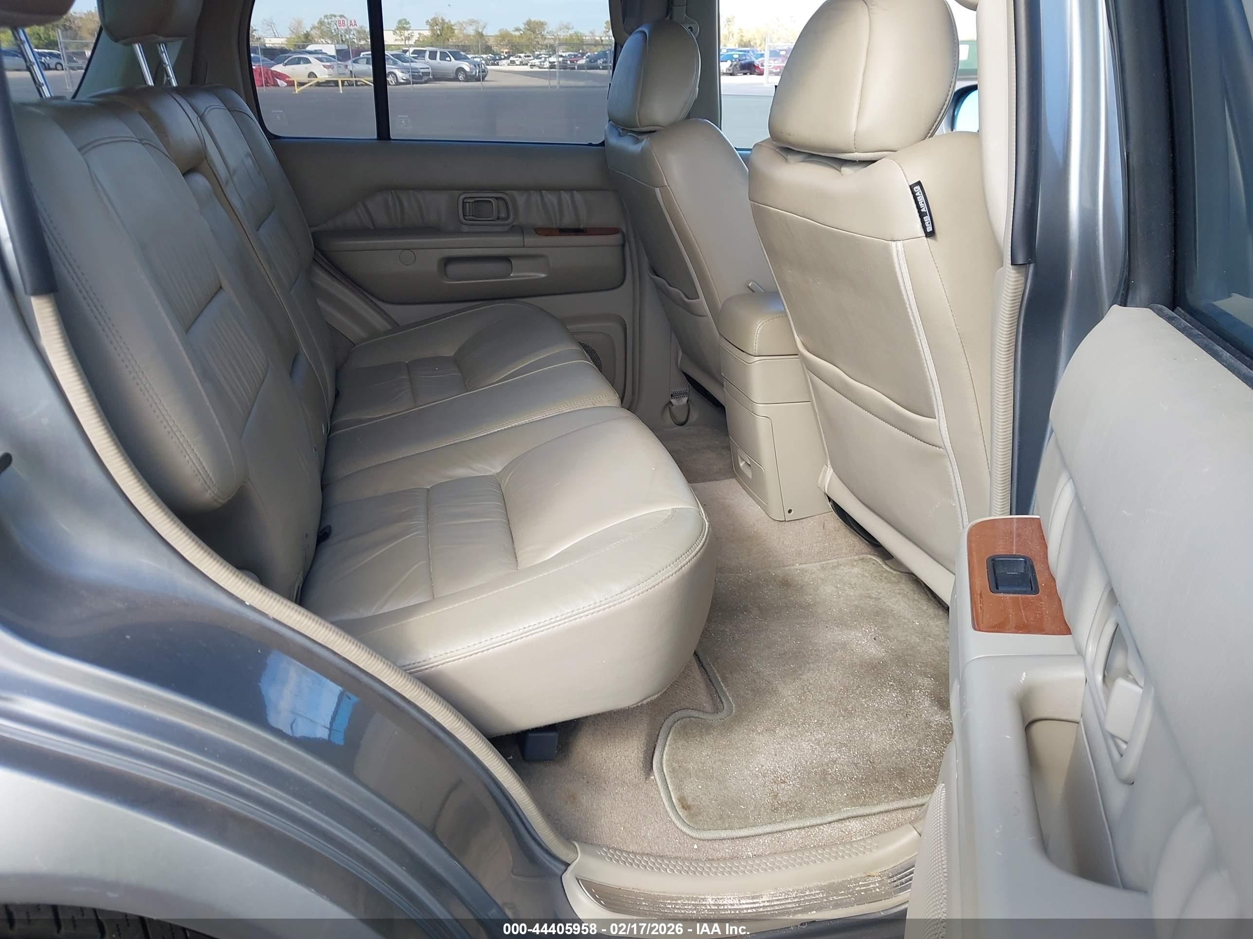 INFINITI QX4 image 8