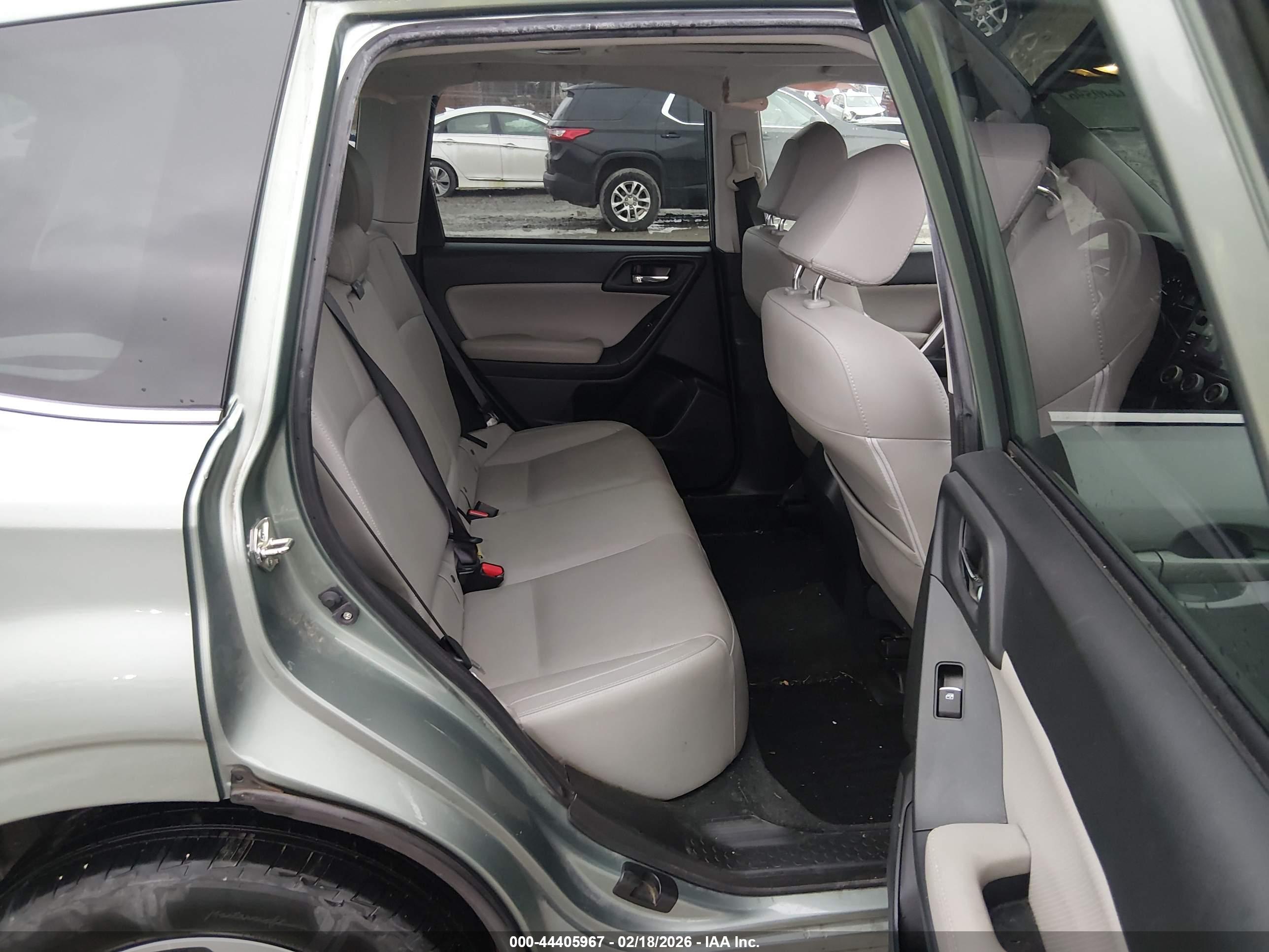 SUBARU FORESTER image 8