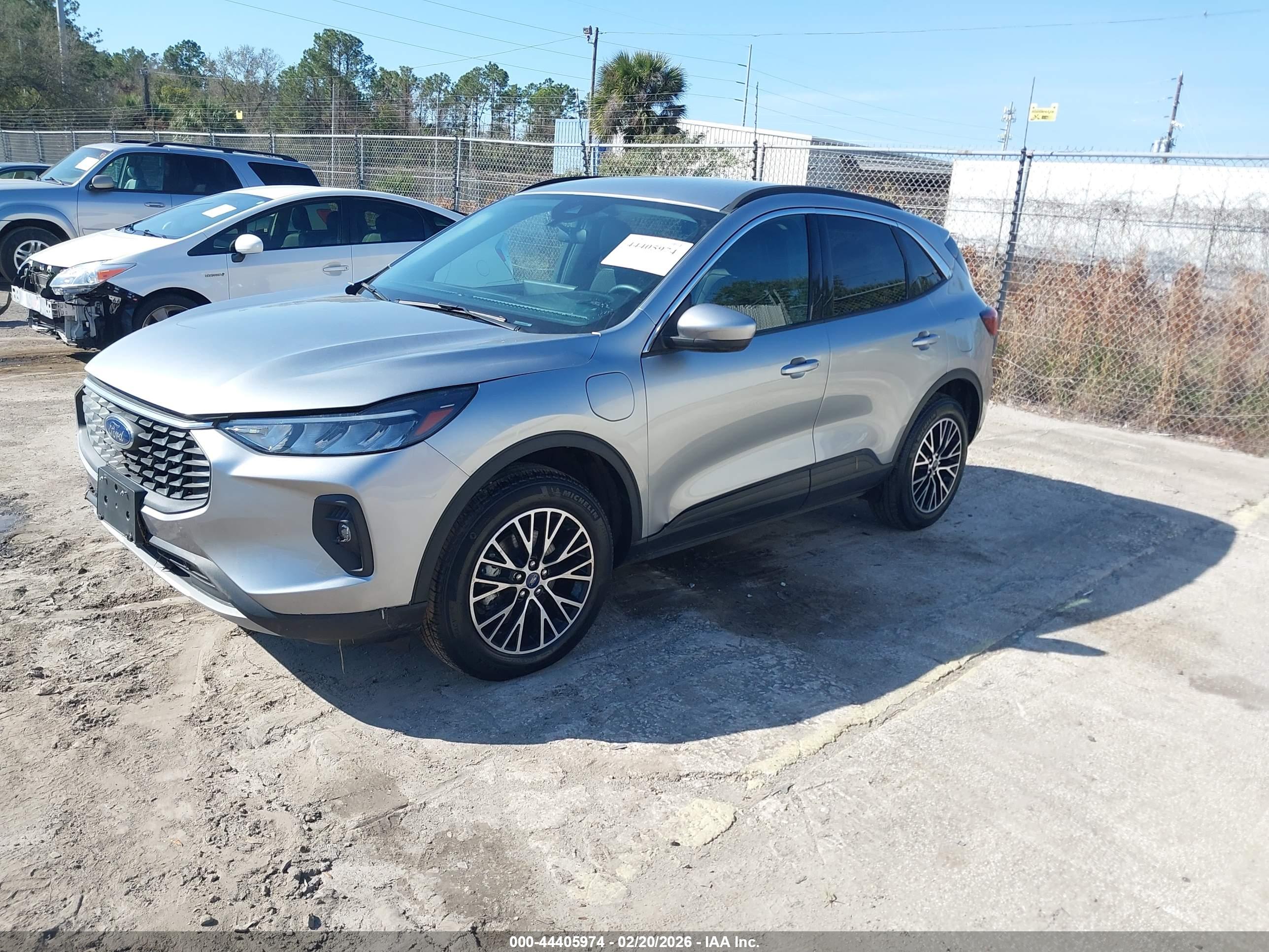 FORD ESCAPE image 2