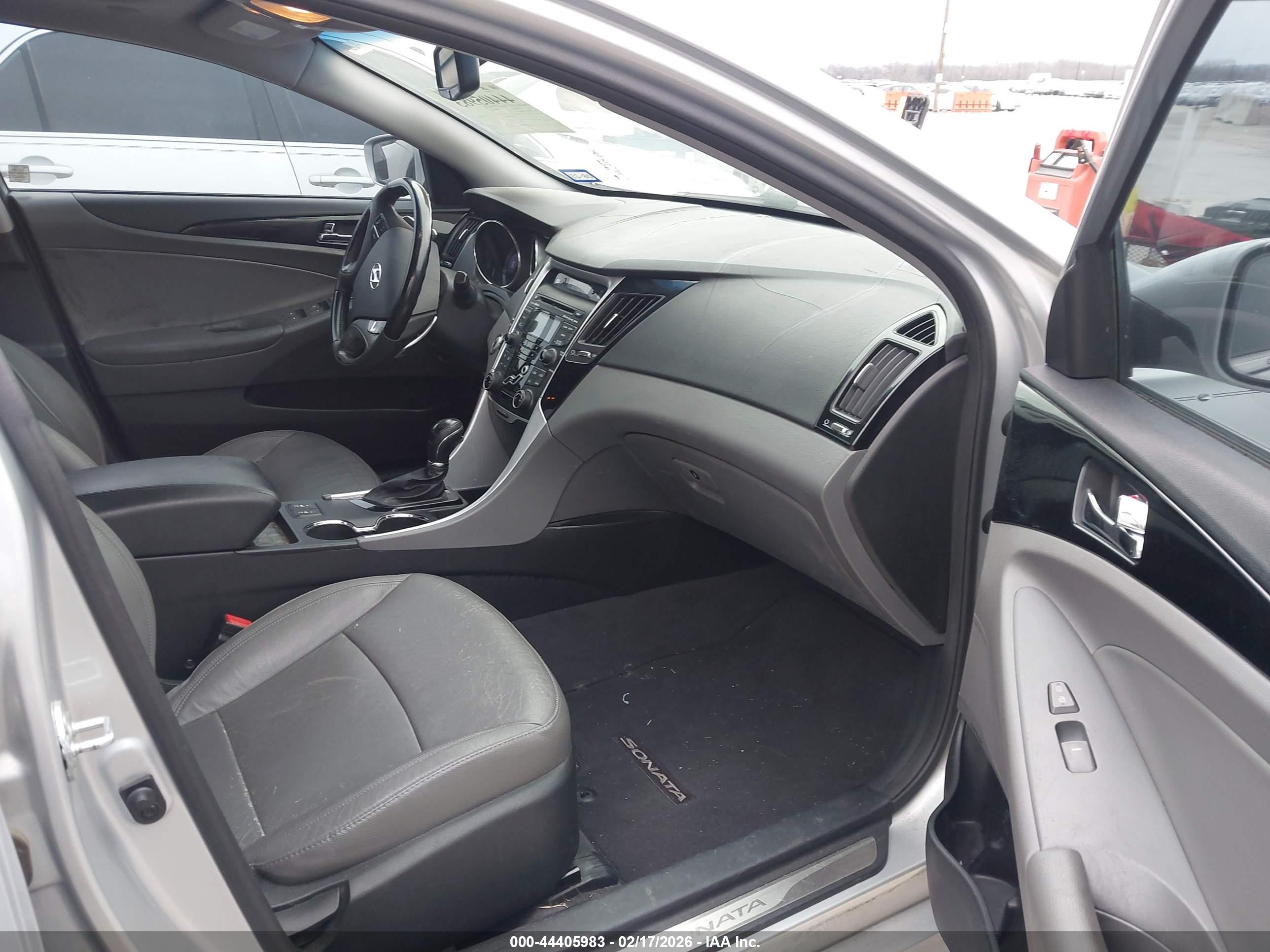 HYUNDAI SONATA image 5