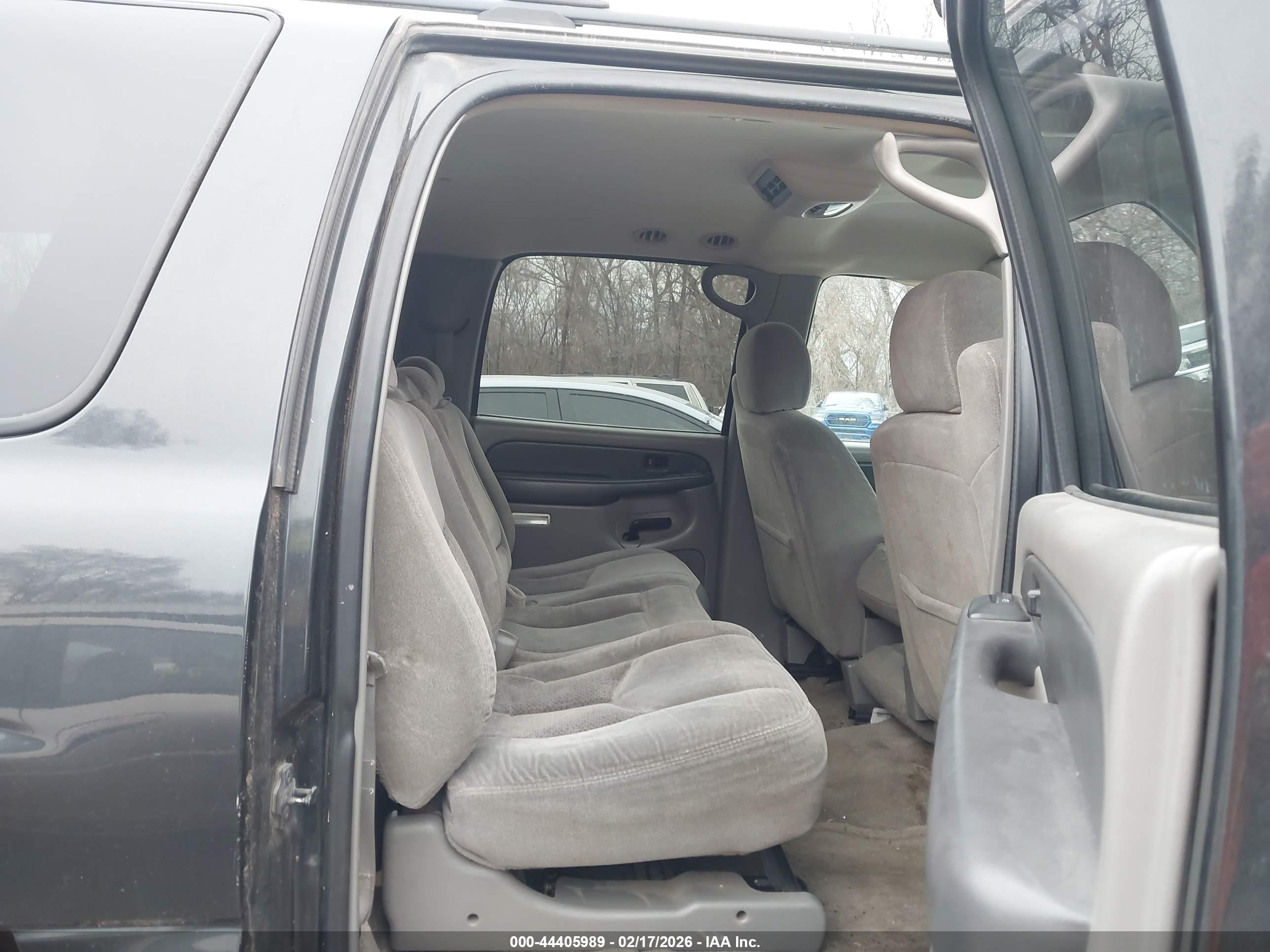 CHEVROLET SUBURBAN image 8