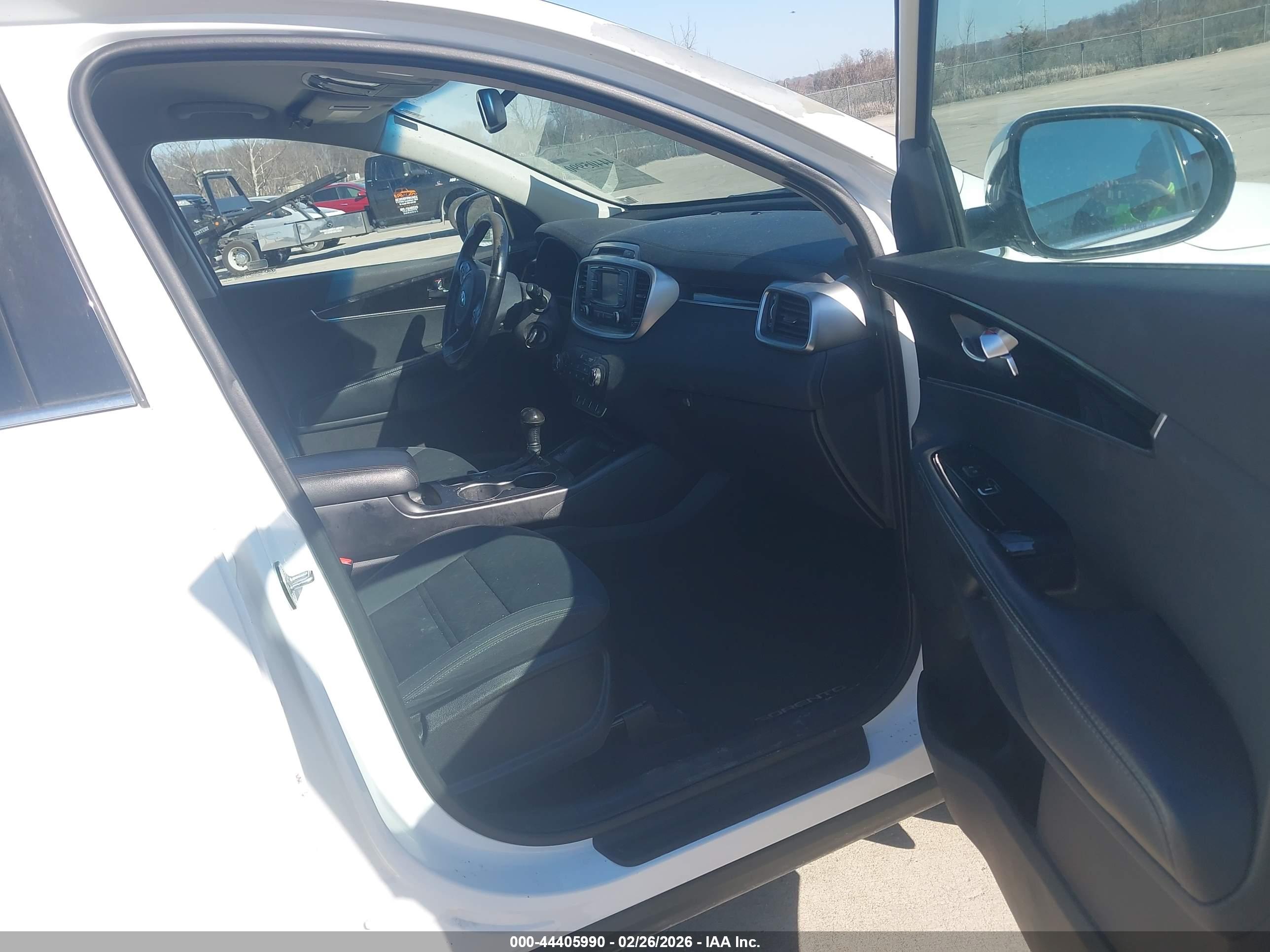 KIA SORENTO image 5
