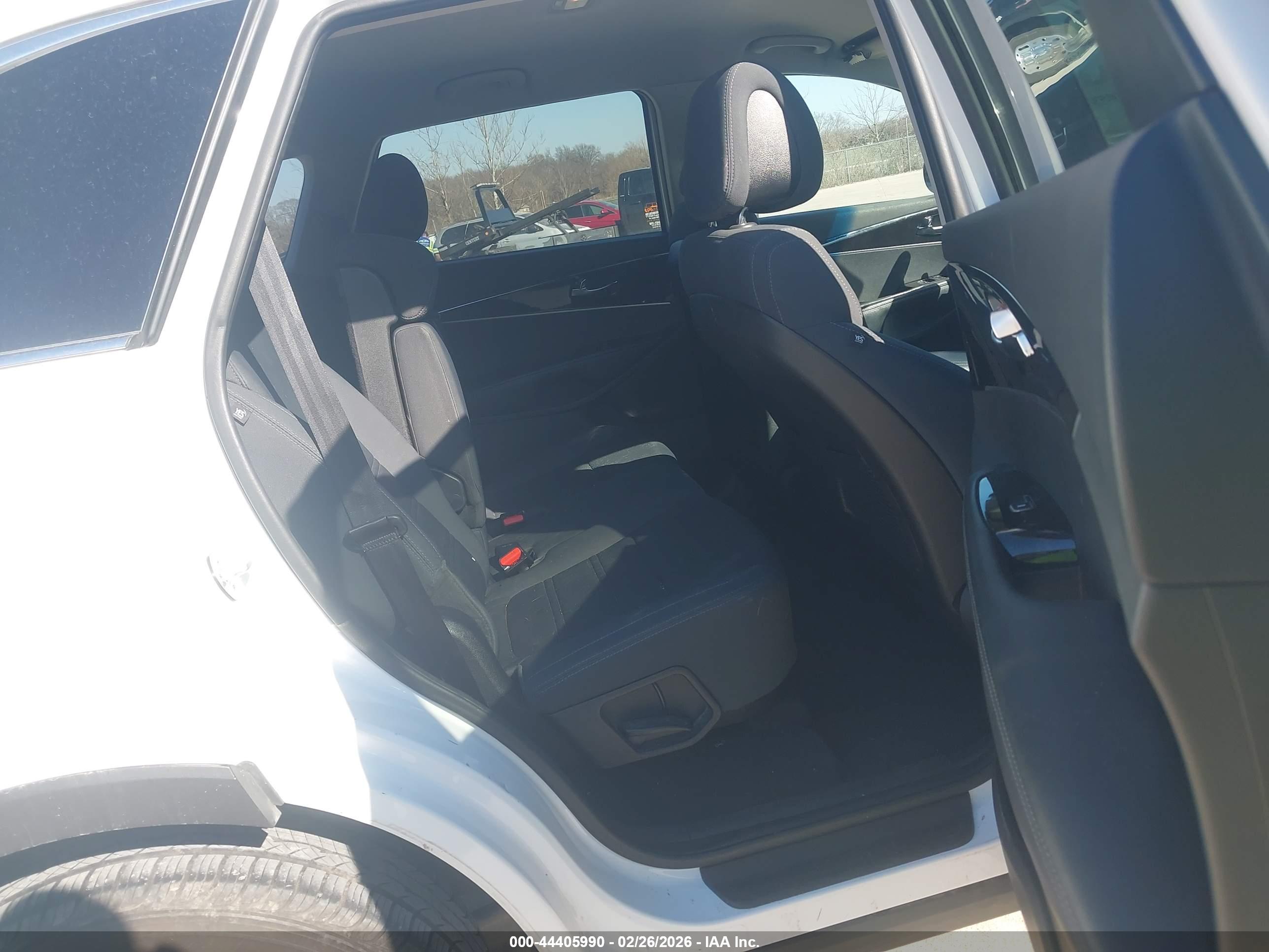 KIA SORENTO image 8
