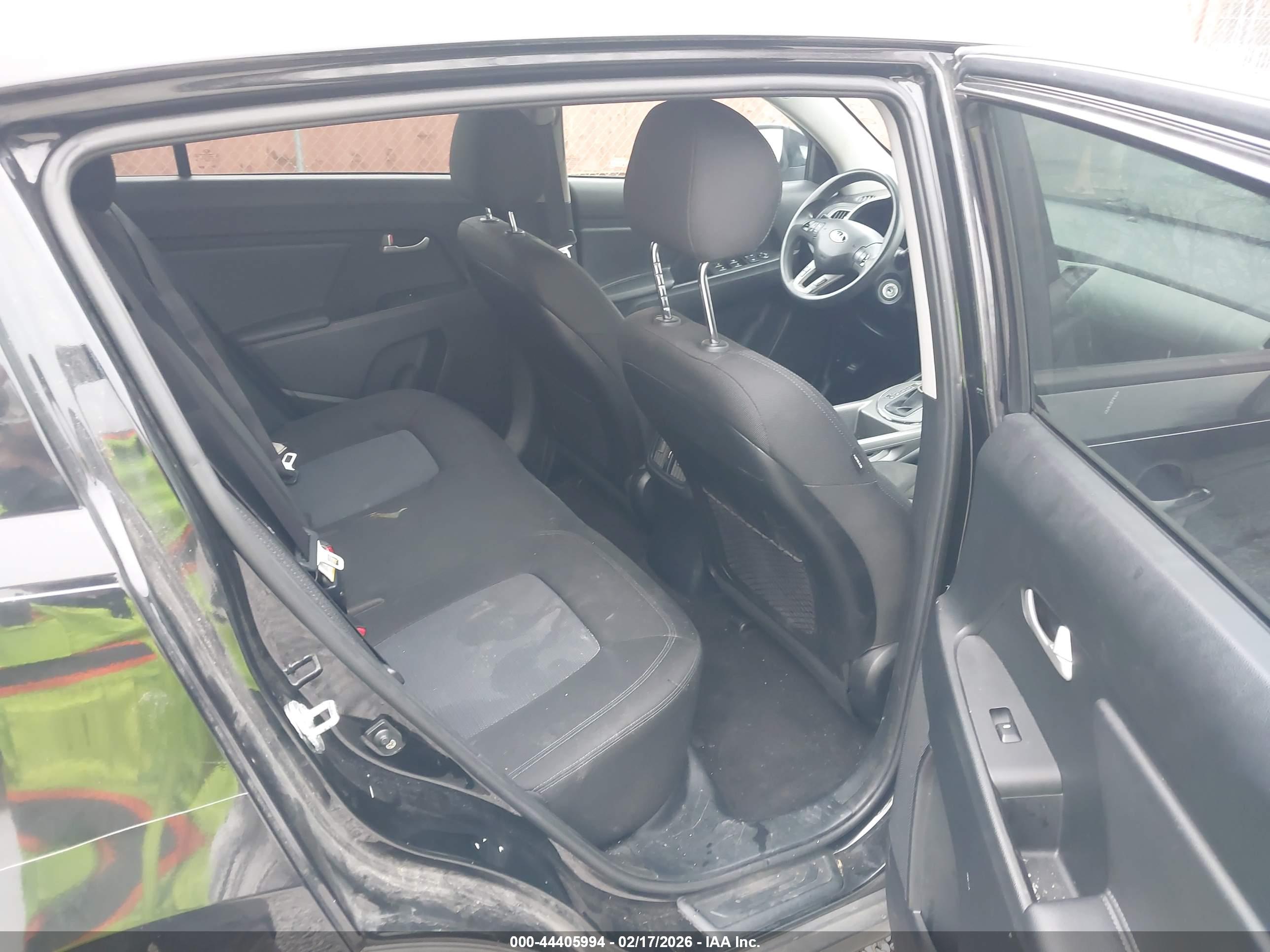 KIA SPORTAGE image 8