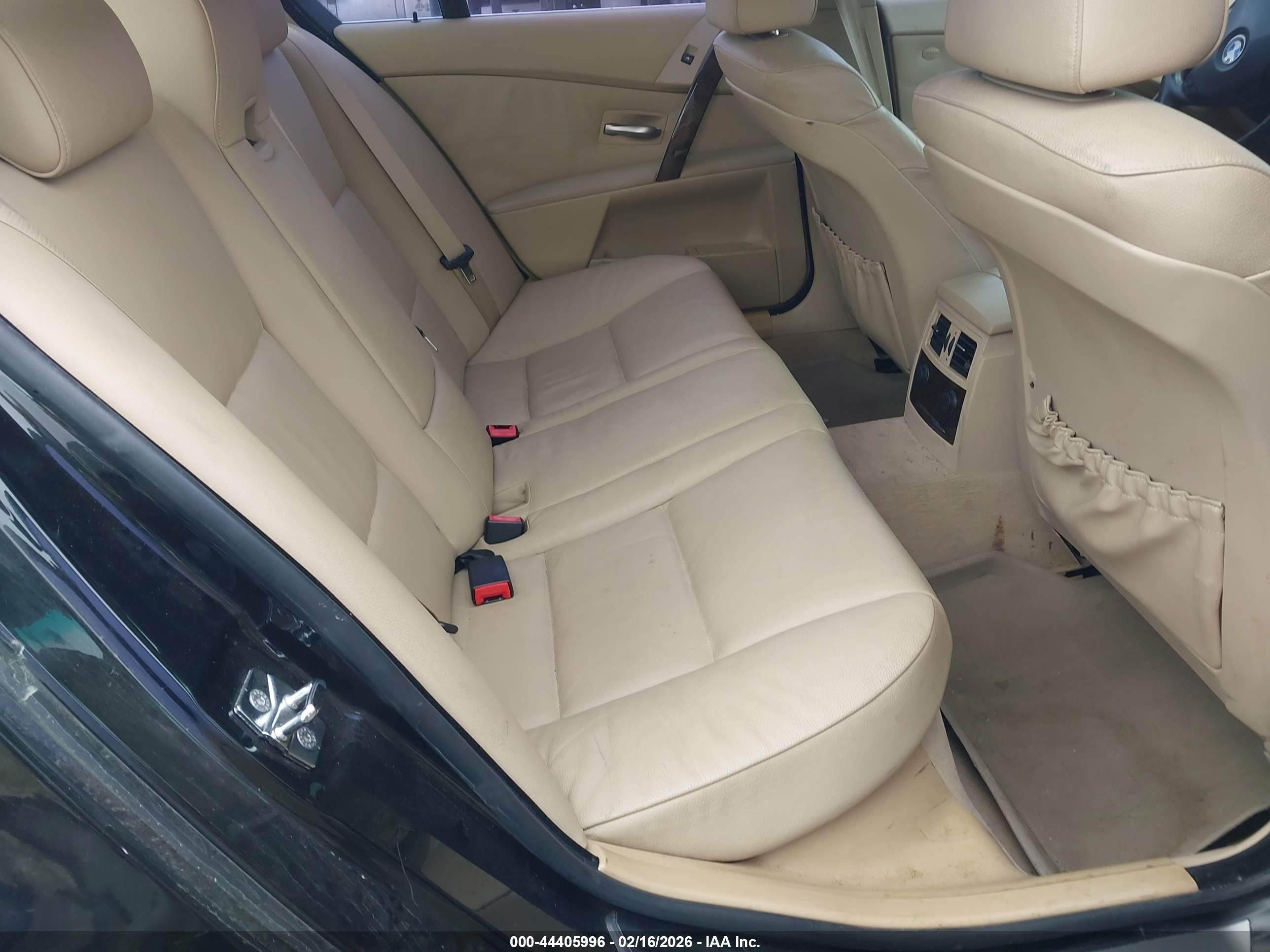 BMW 525I image 8
