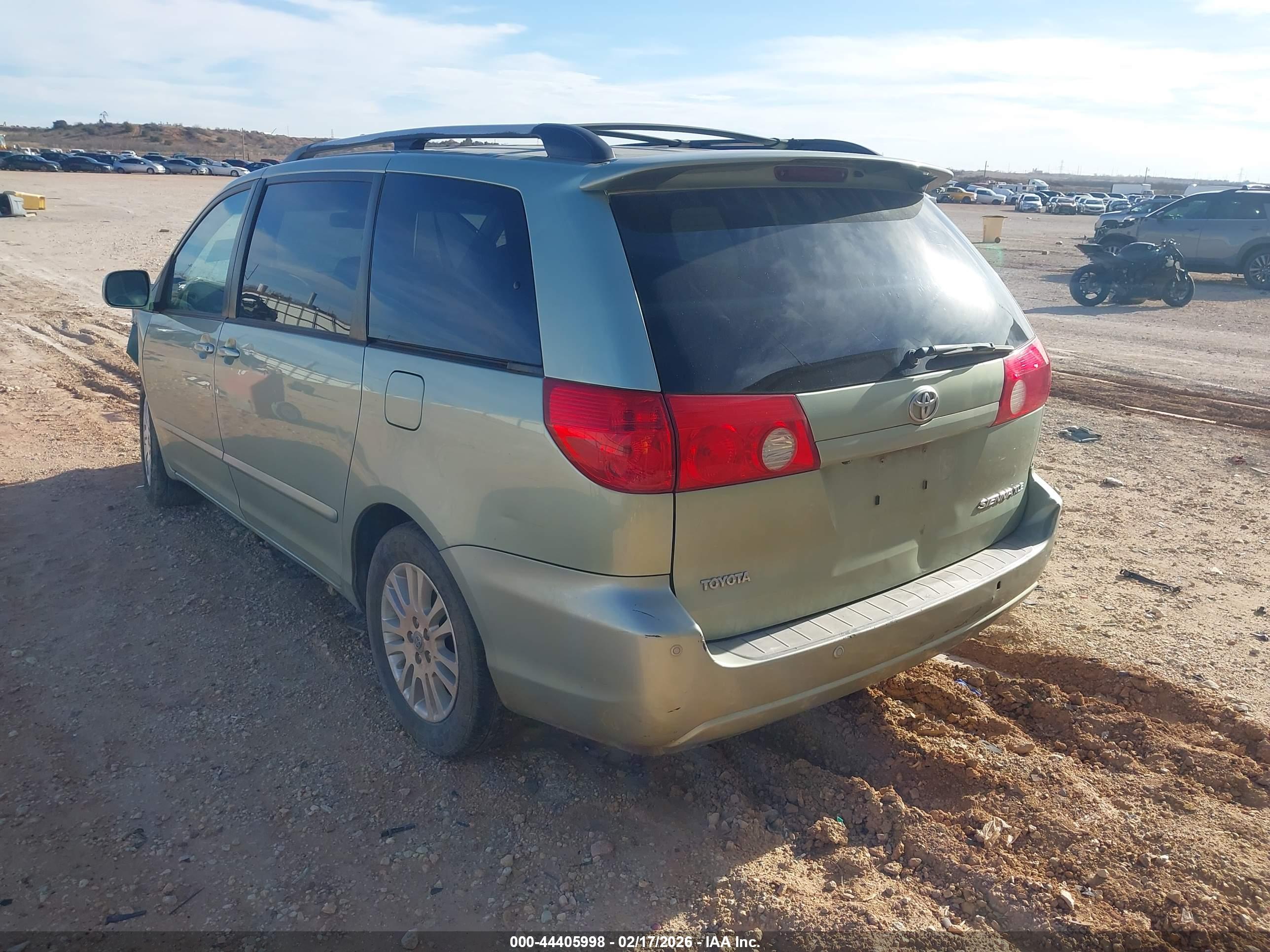 TOYOTA SIENNA image 3