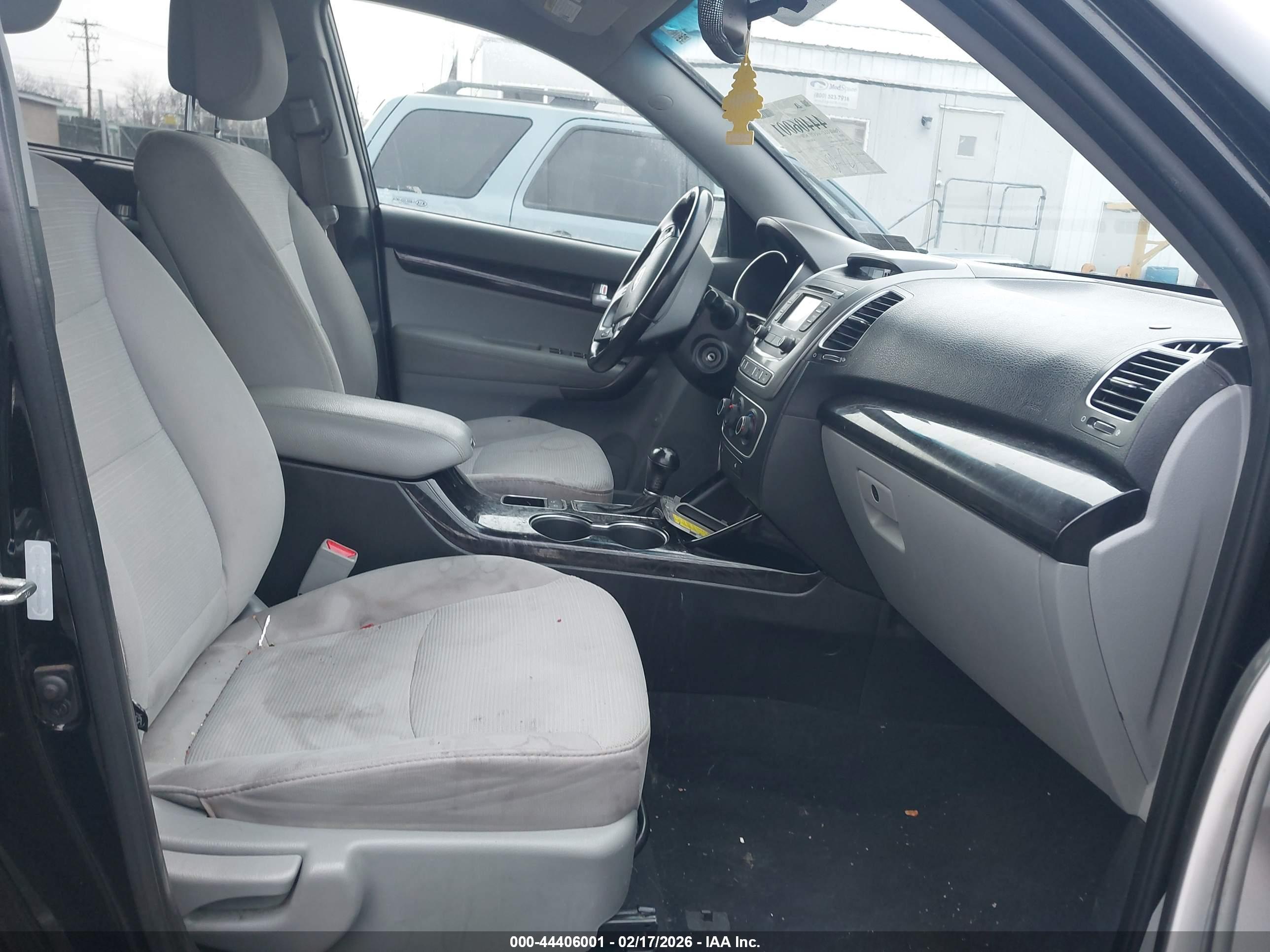 KIA SORENTO image 5