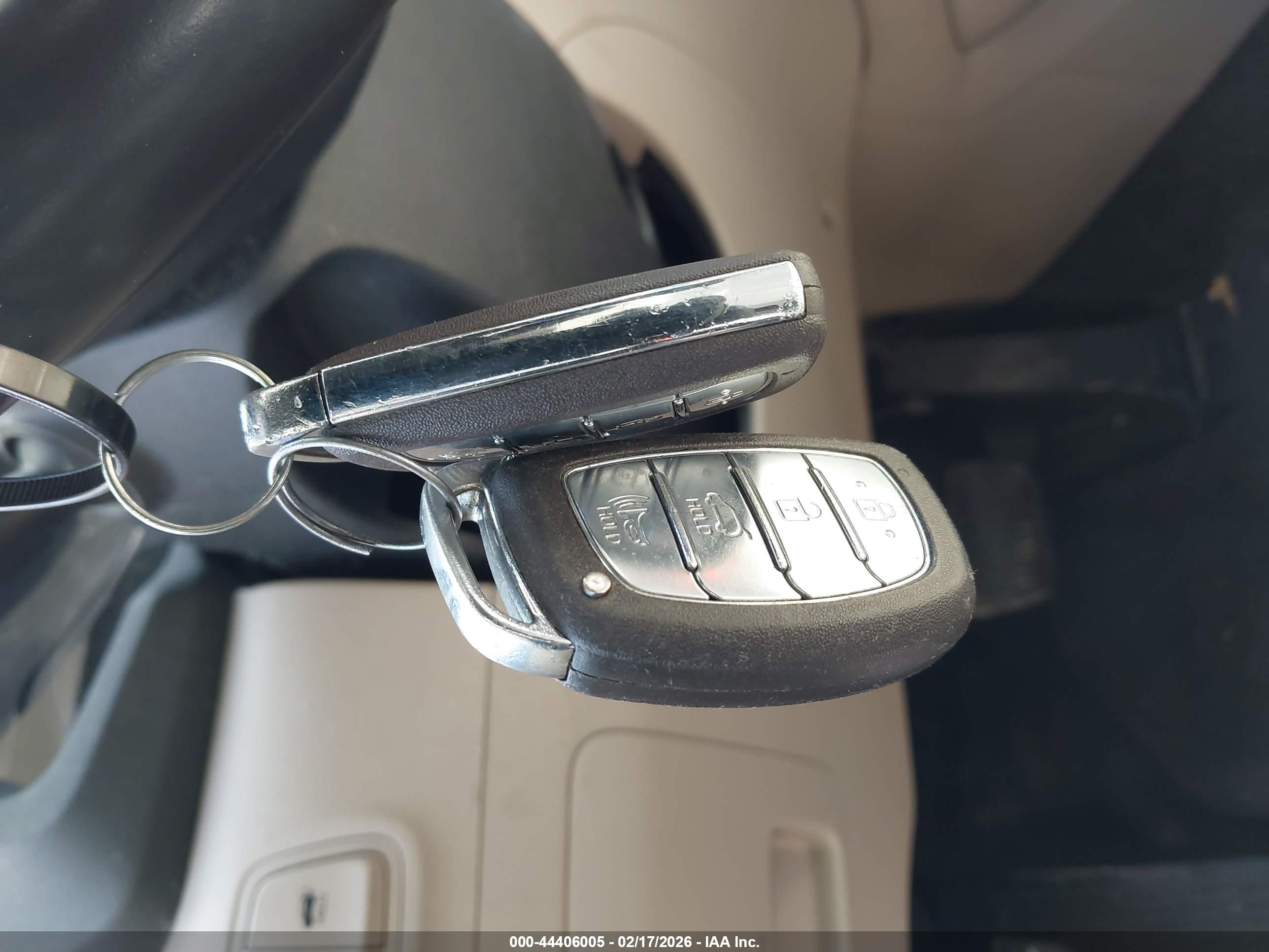 HYUNDAI TUCSON image 11