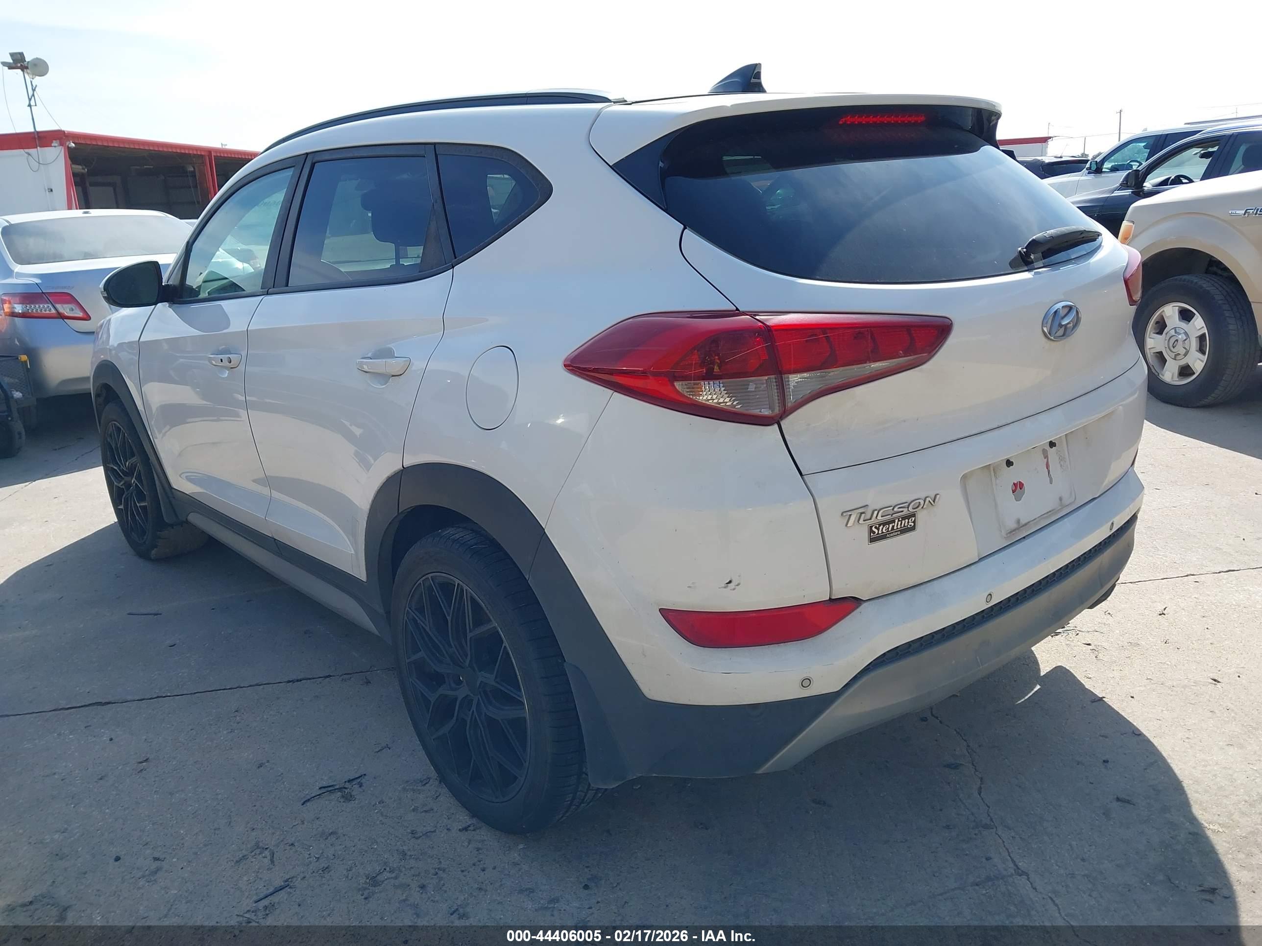 HYUNDAI TUCSON image 3