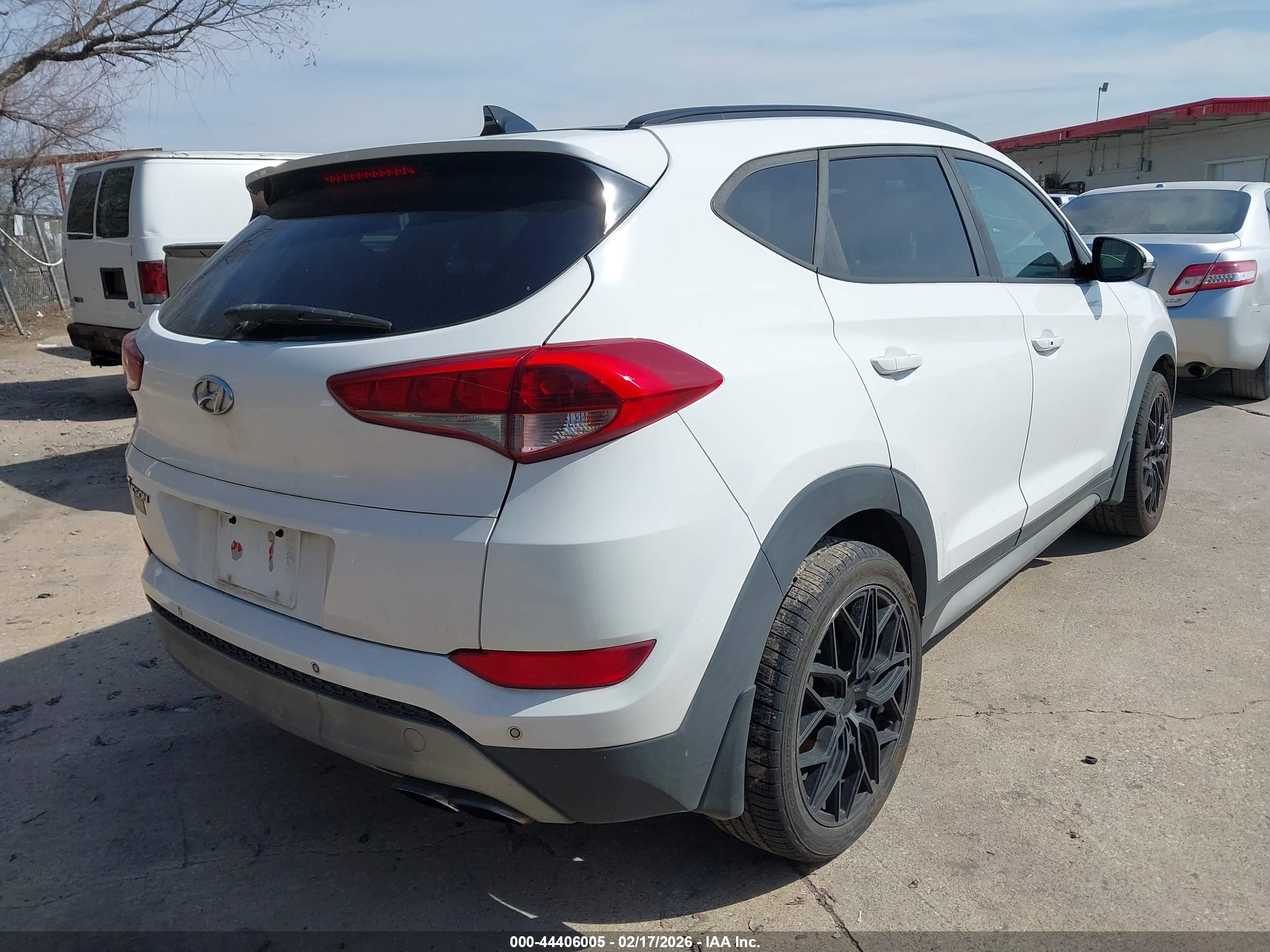 HYUNDAI TUCSON image 4