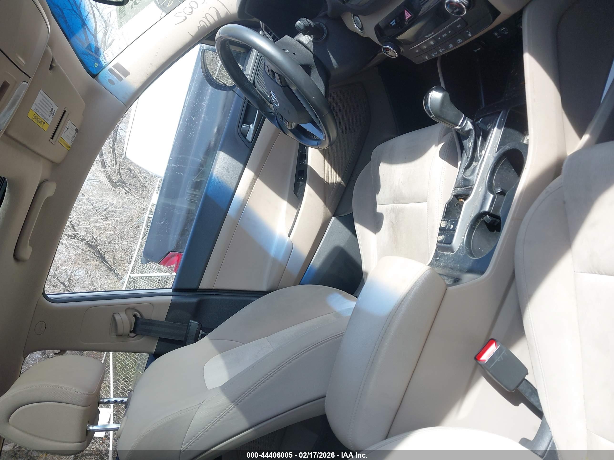HYUNDAI TUCSON image 5