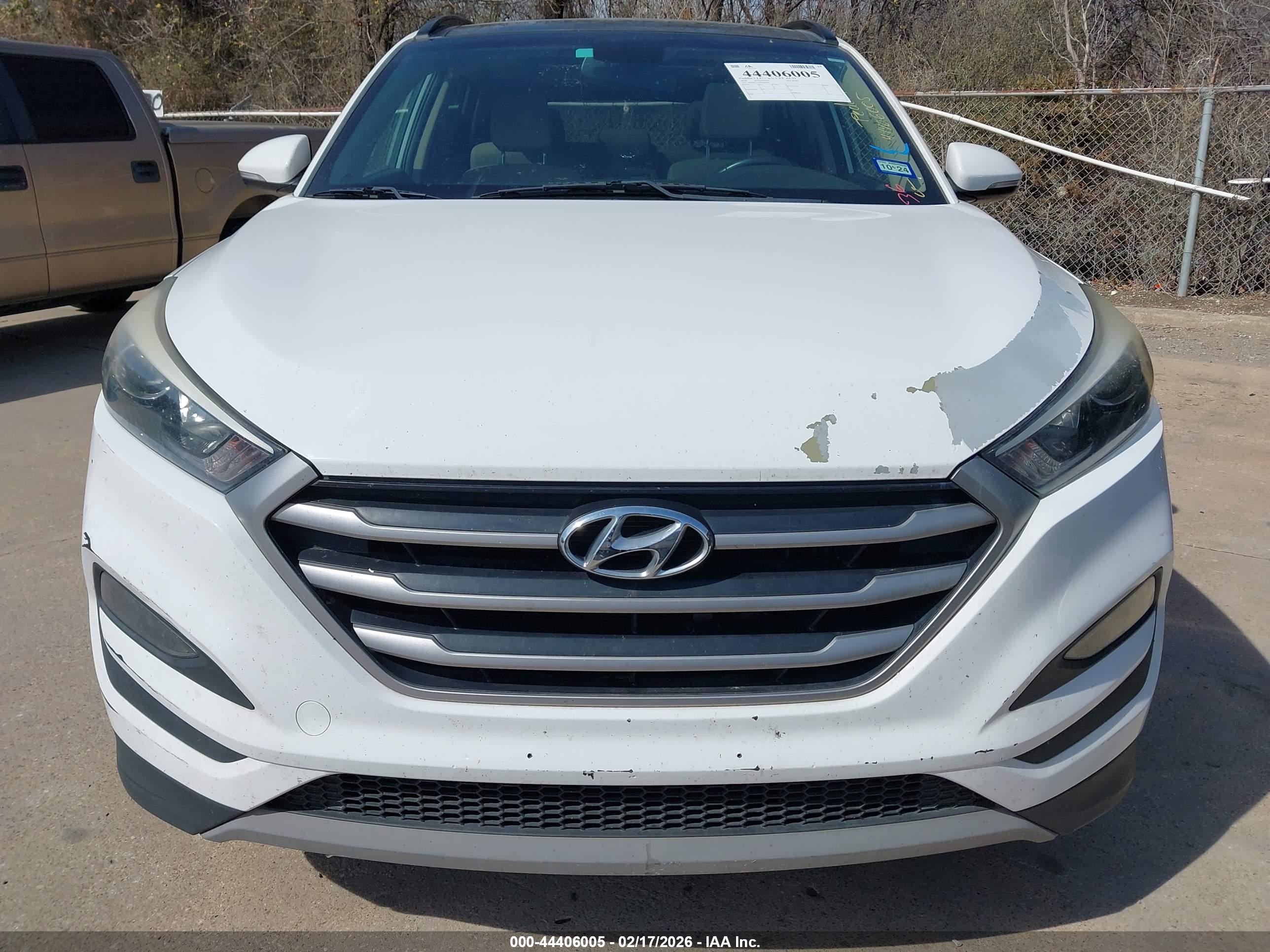 HYUNDAI TUCSON image 6