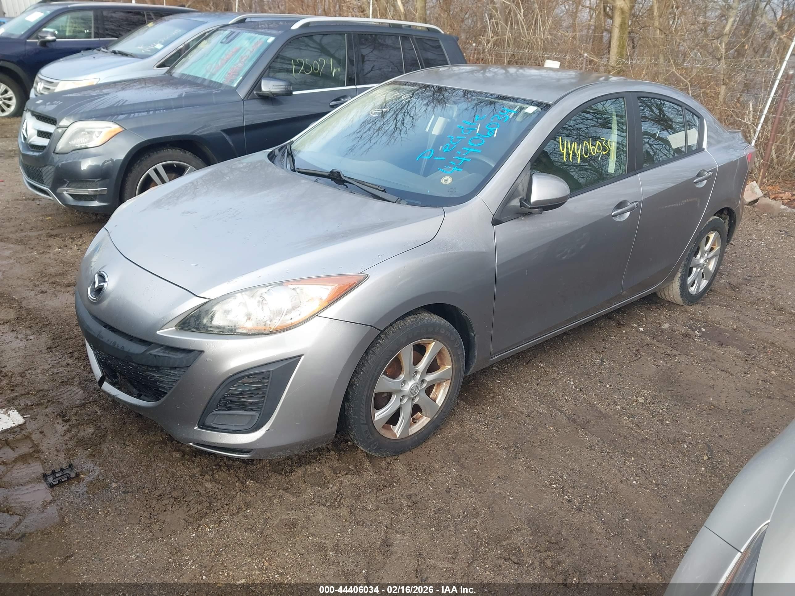 MAZDA MAZDA3 image 2