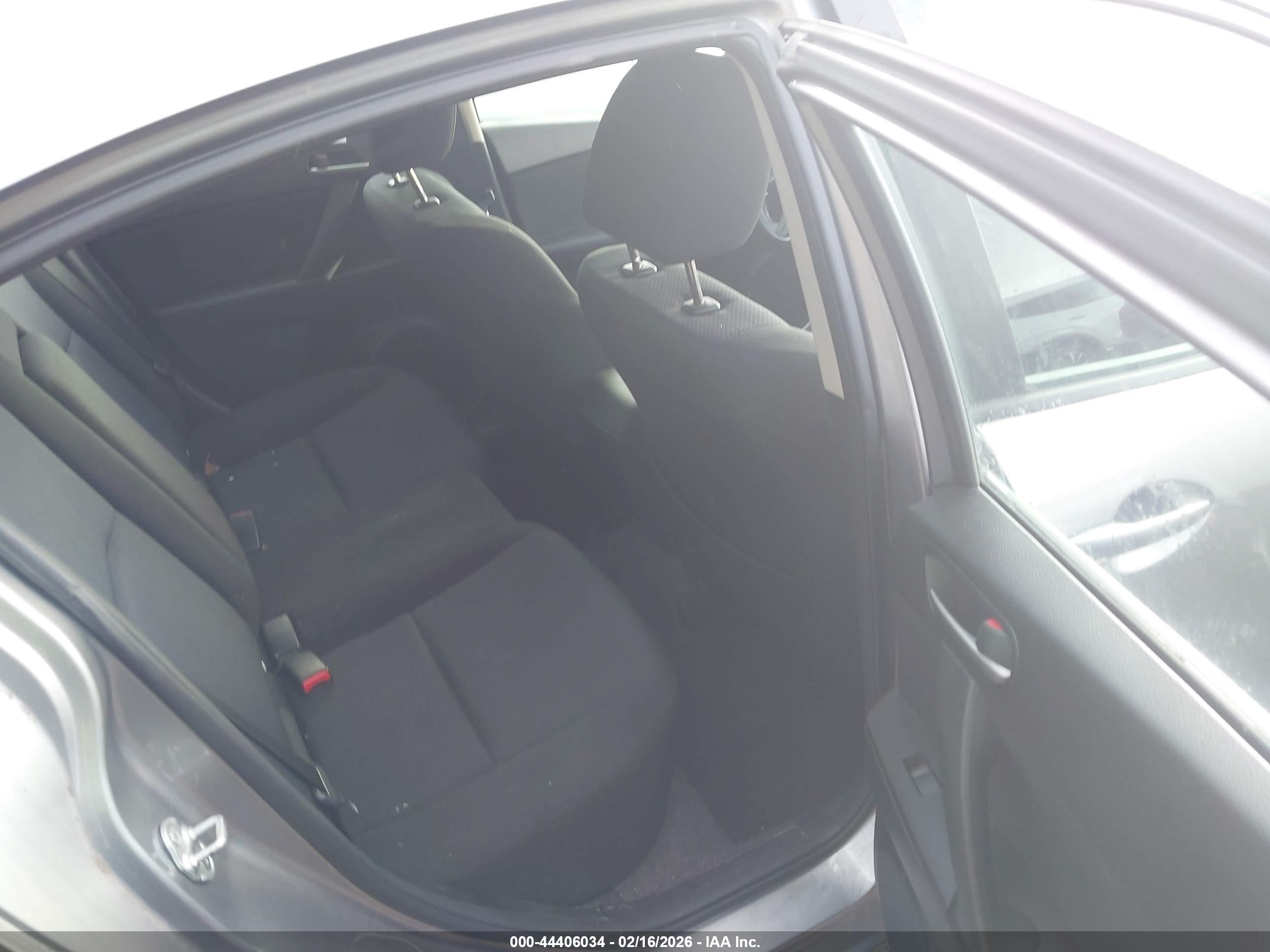 MAZDA MAZDA3 image 8