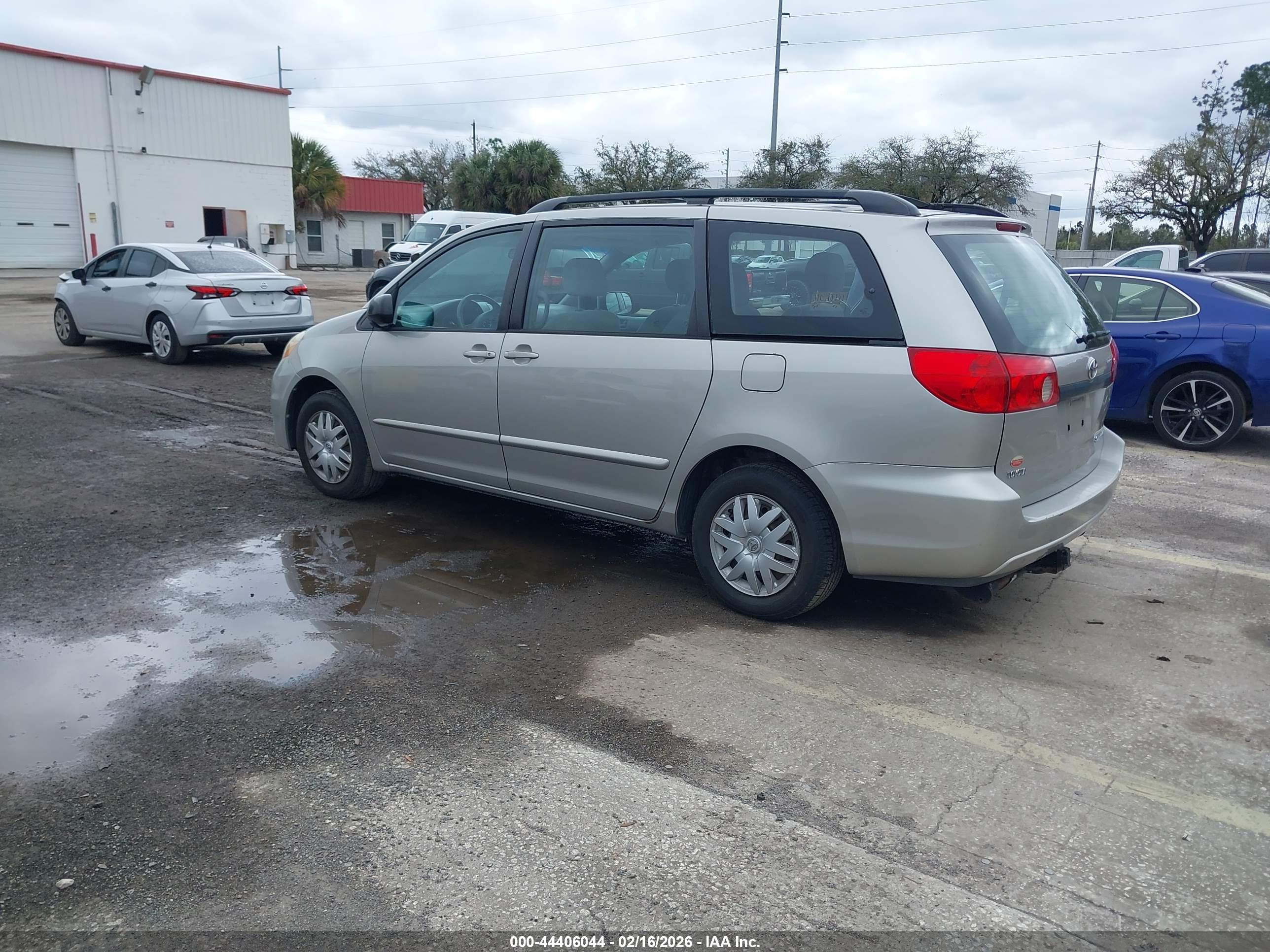 TOYOTA SIENNA image 3