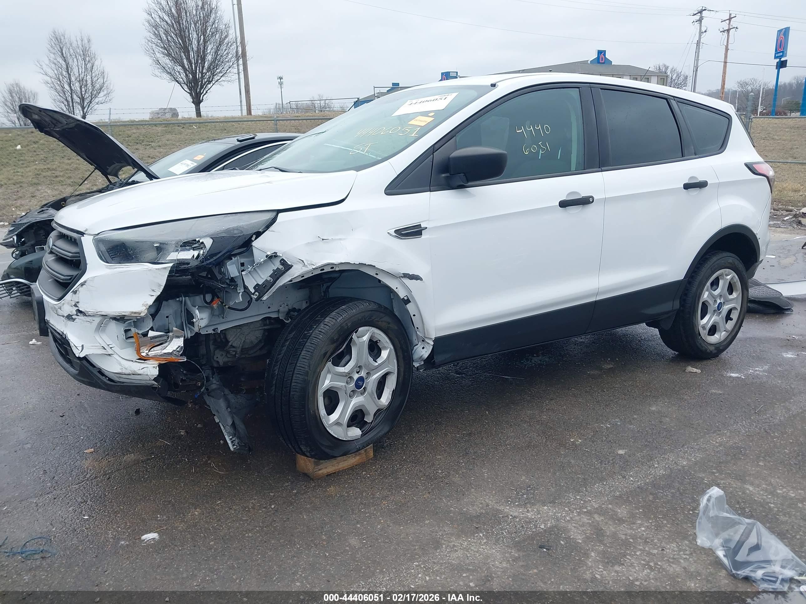 FORD ESCAPE image 2