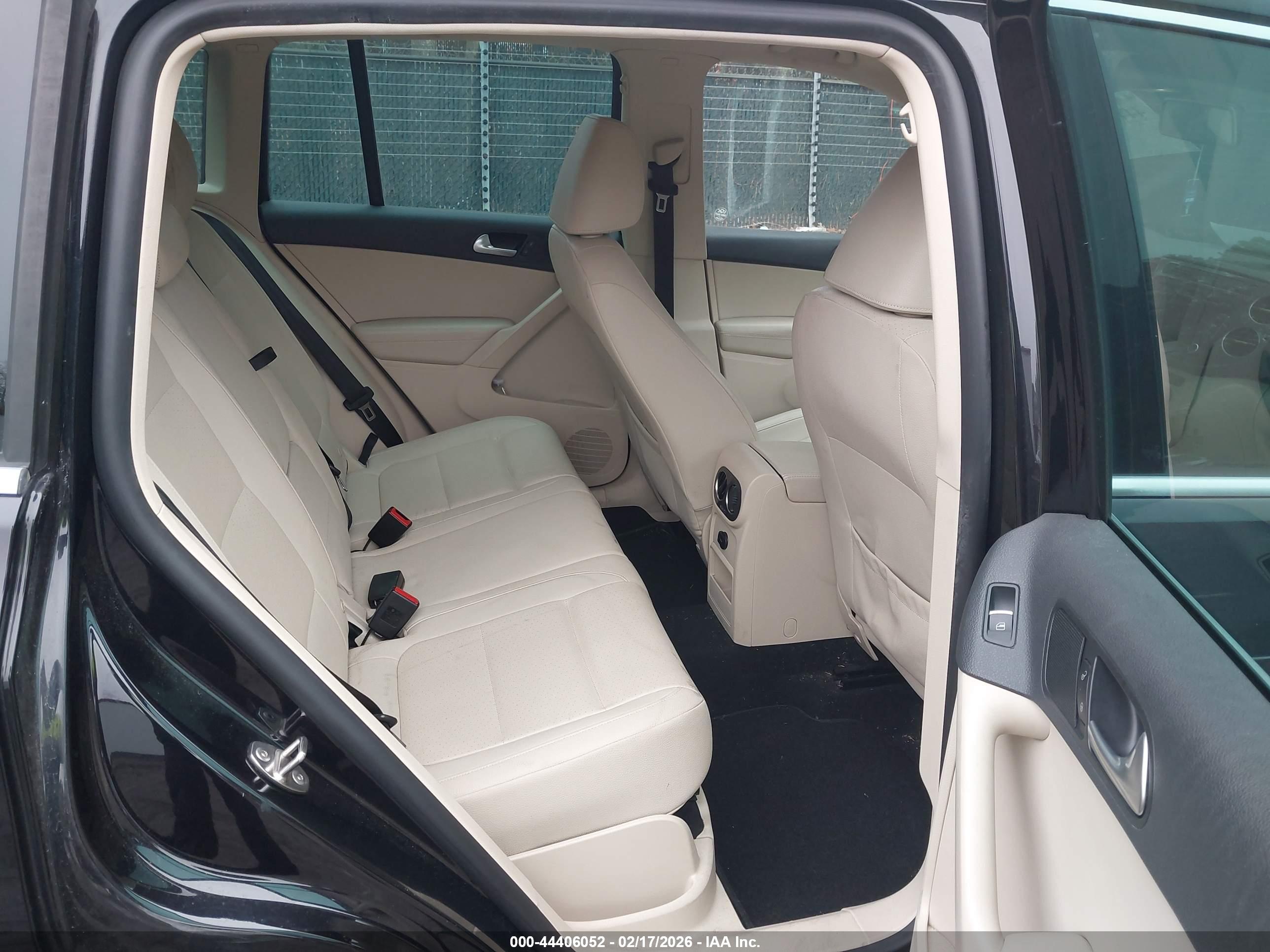 VOLKSWAGEN TIGUAN image 8