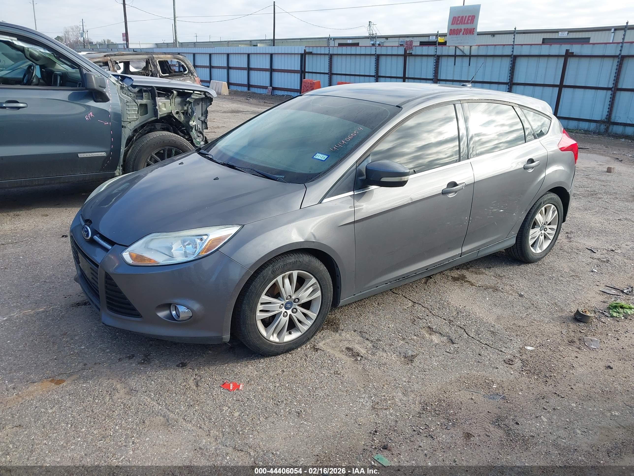 FORD FOCUS image 2