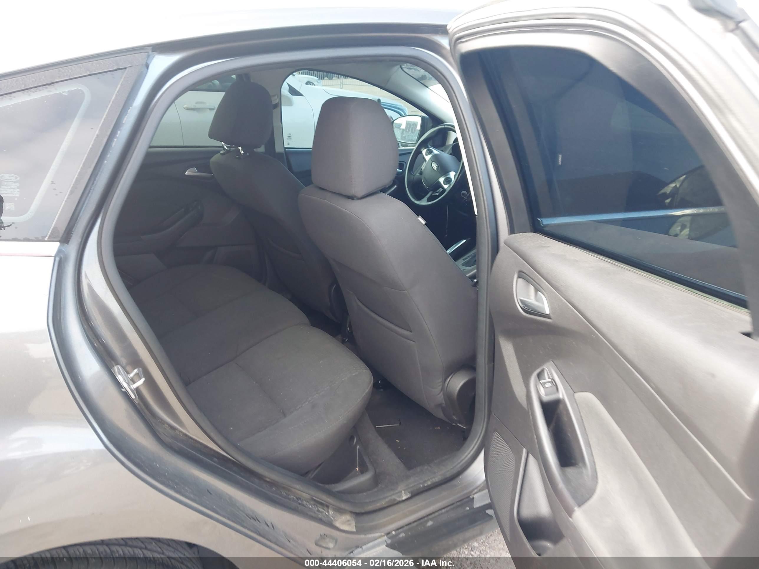 FORD FOCUS image 8