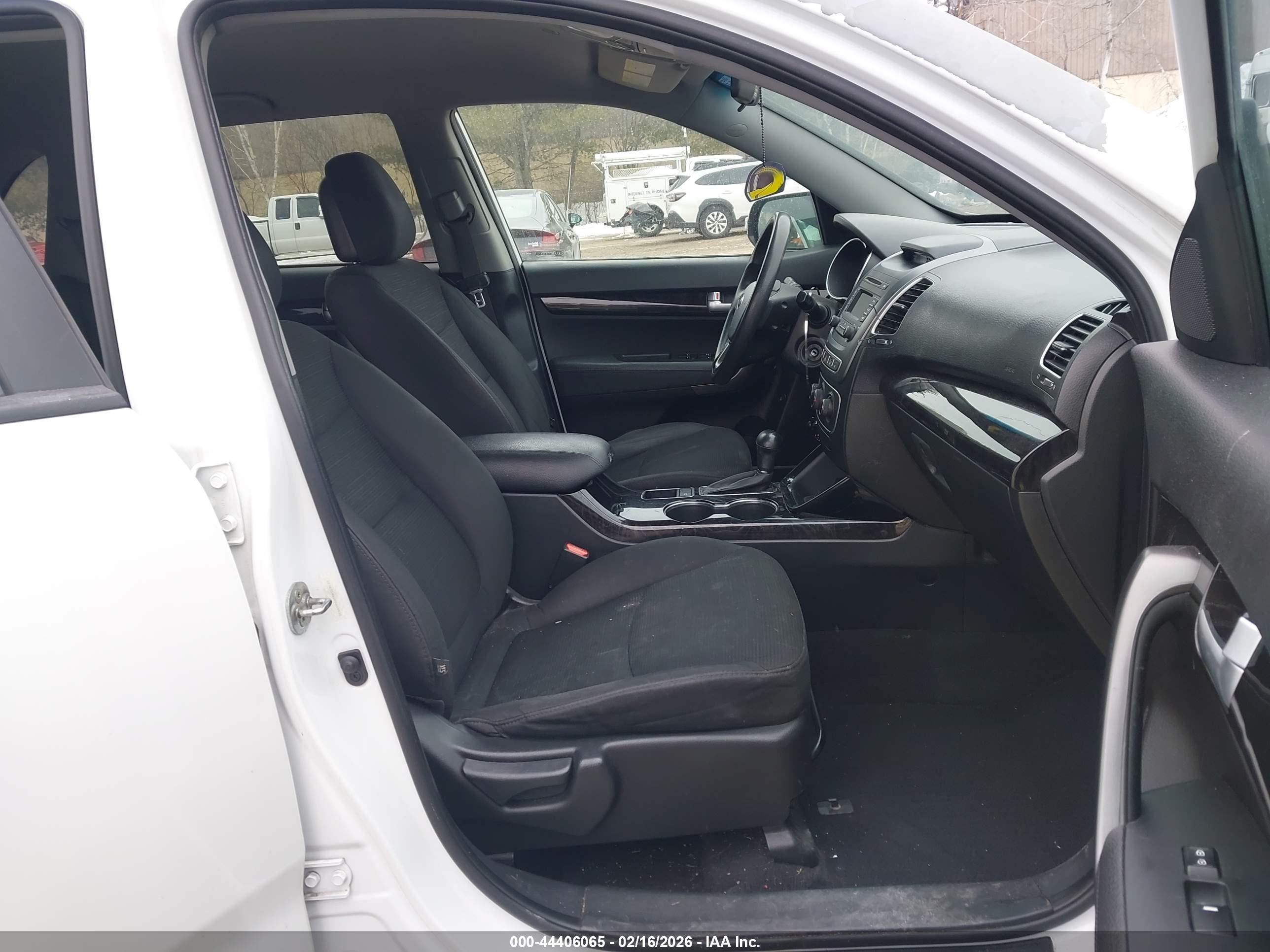 KIA SORENTO image 5