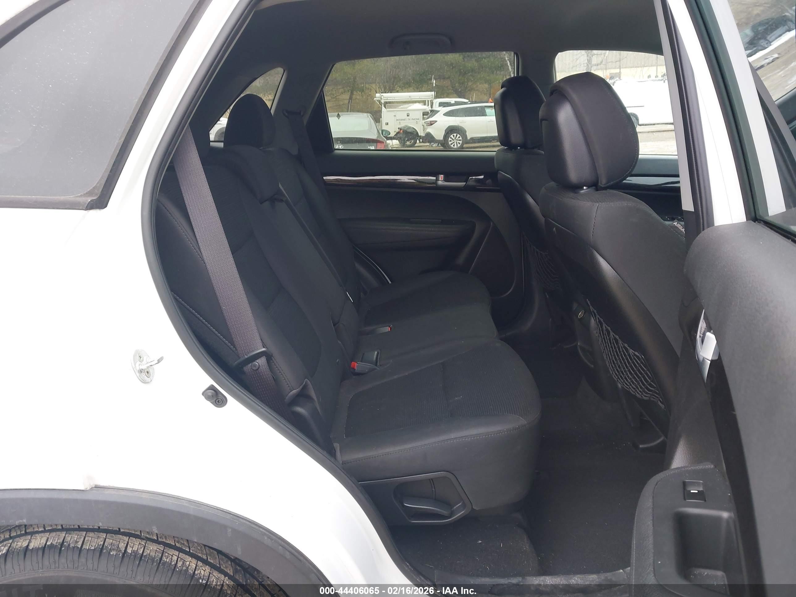 KIA SORENTO image 8