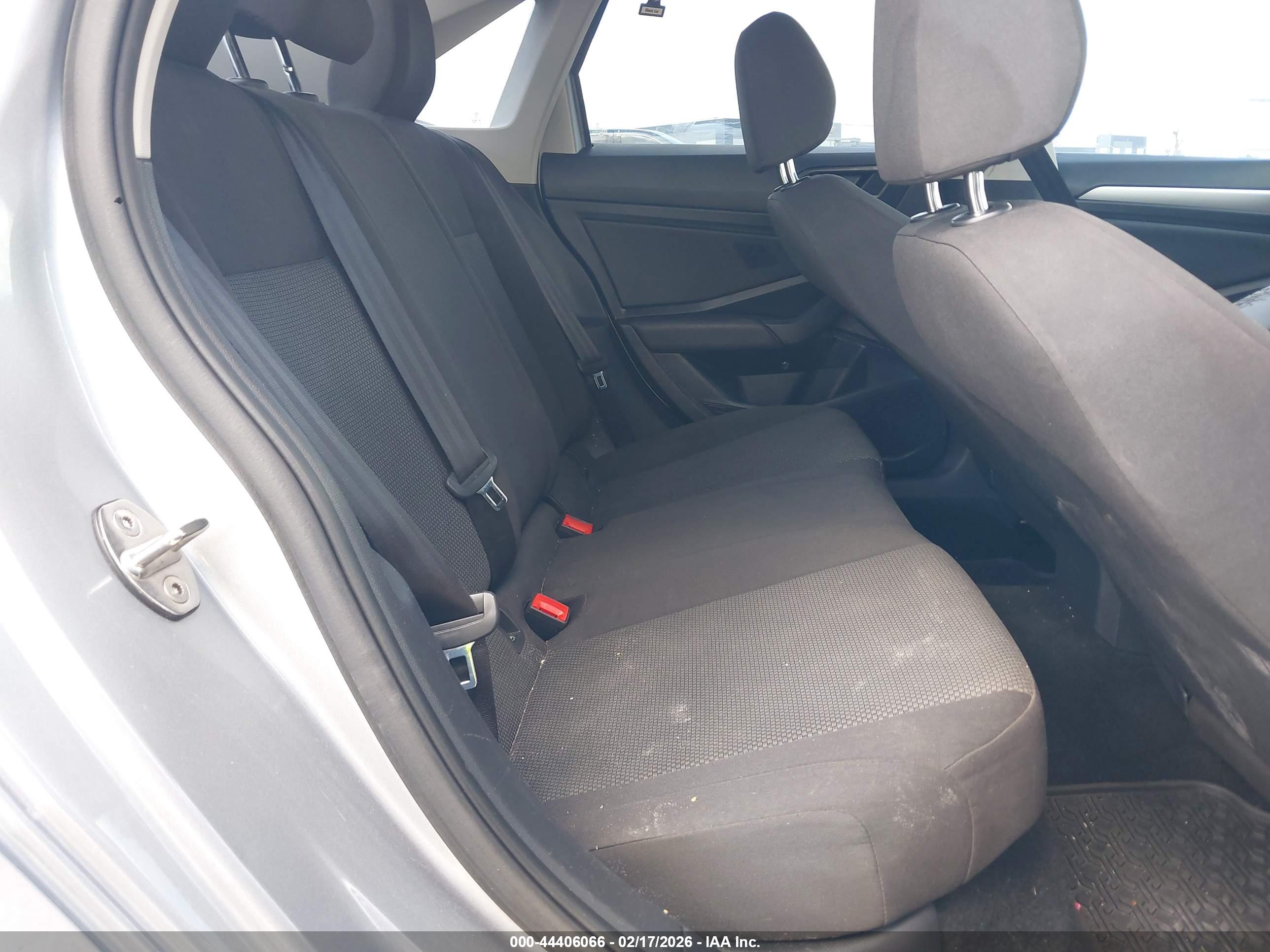 VOLKSWAGEN JETTA image 8