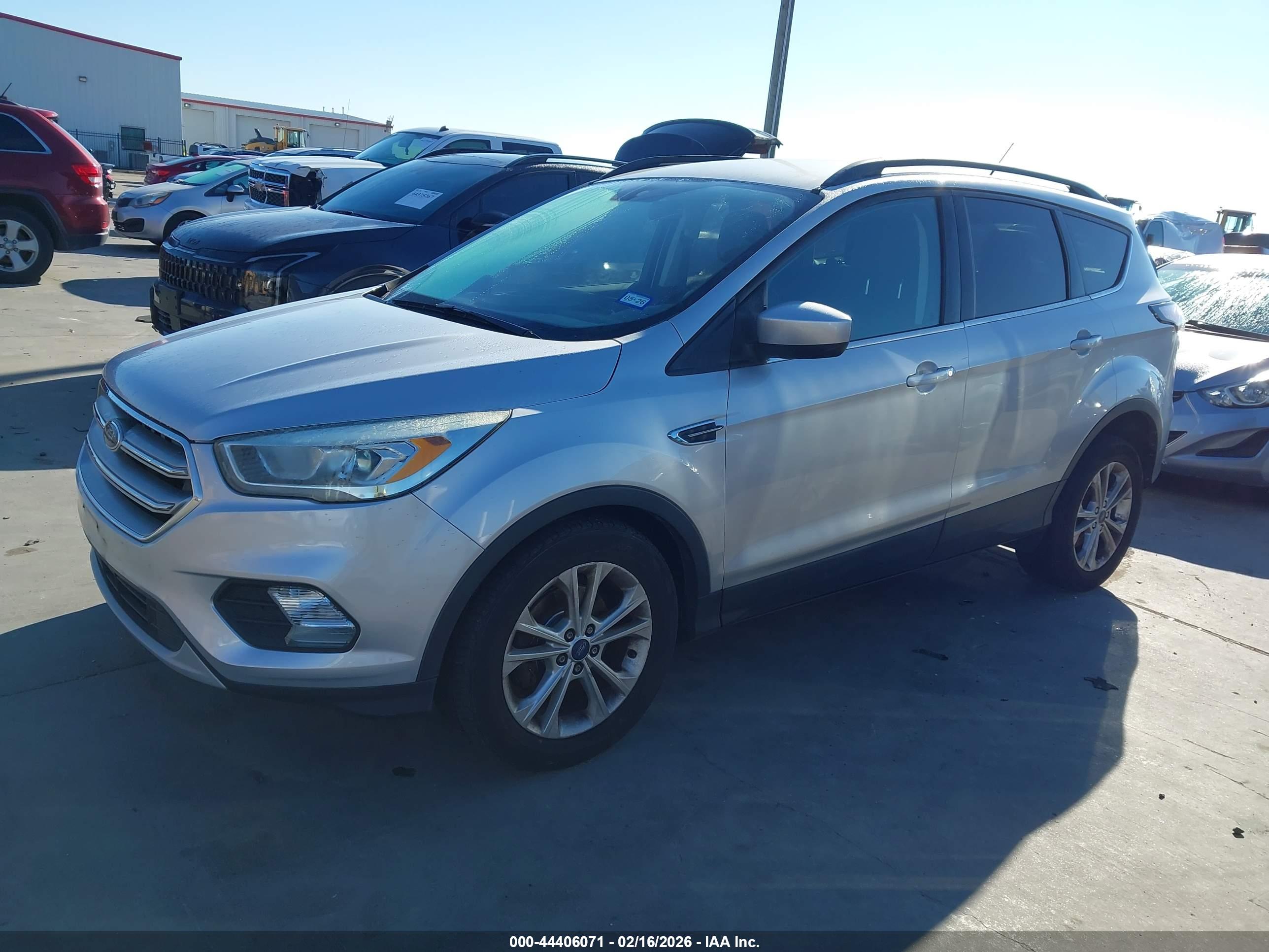 FORD ESCAPE image 2