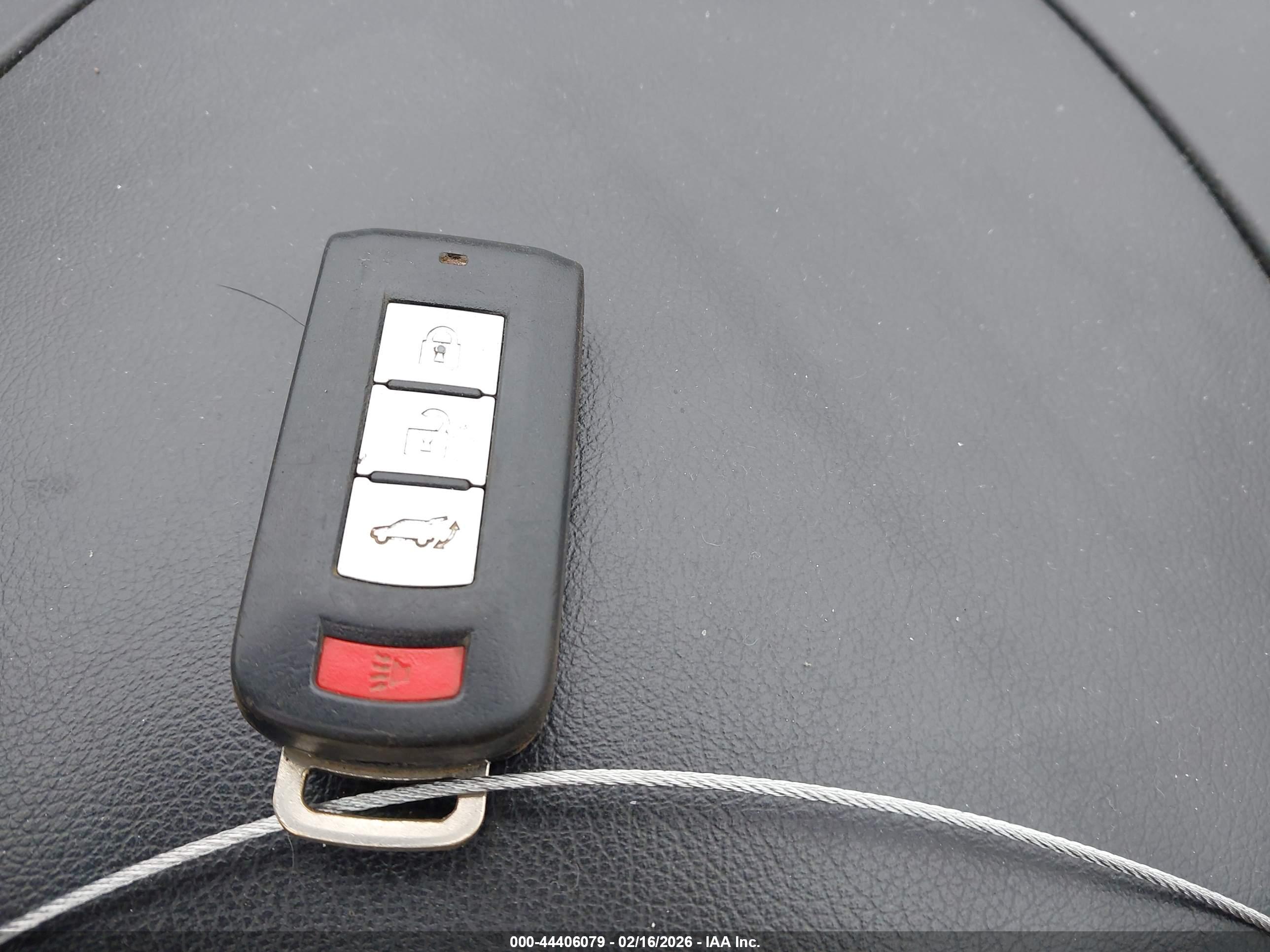 MITSUBISHI OUTLANDER image 11