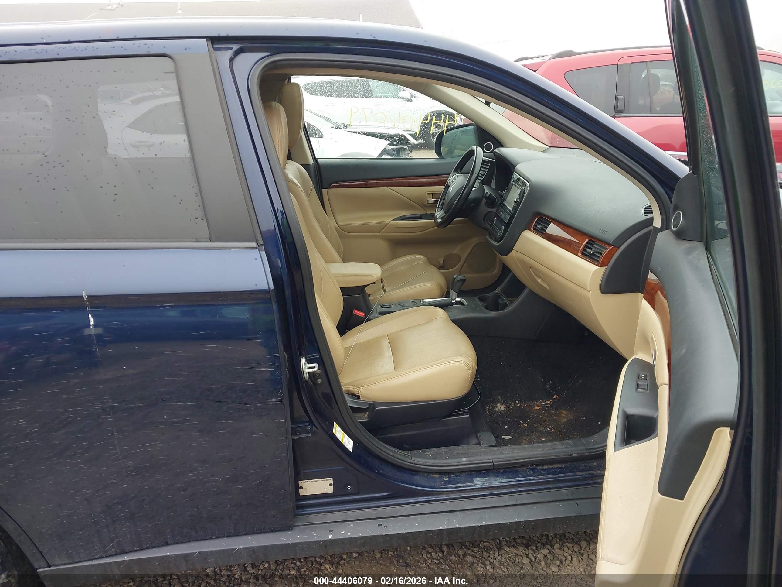 MITSUBISHI OUTLANDER image 5