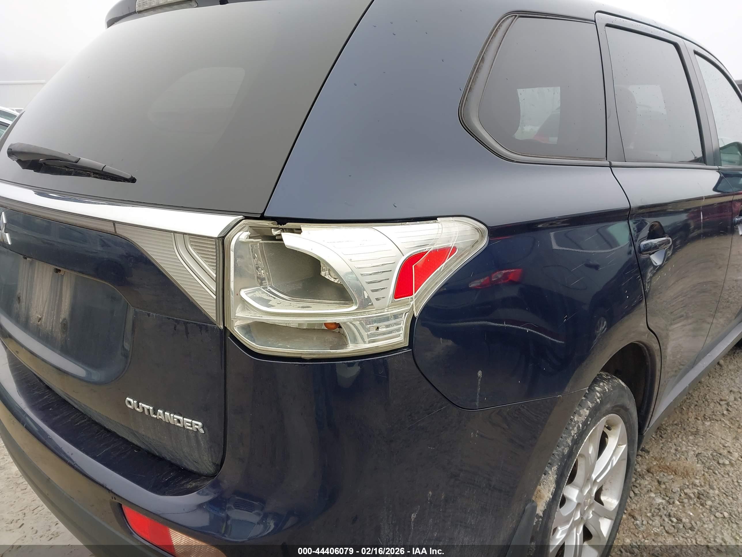 MITSUBISHI OUTLANDER image 6