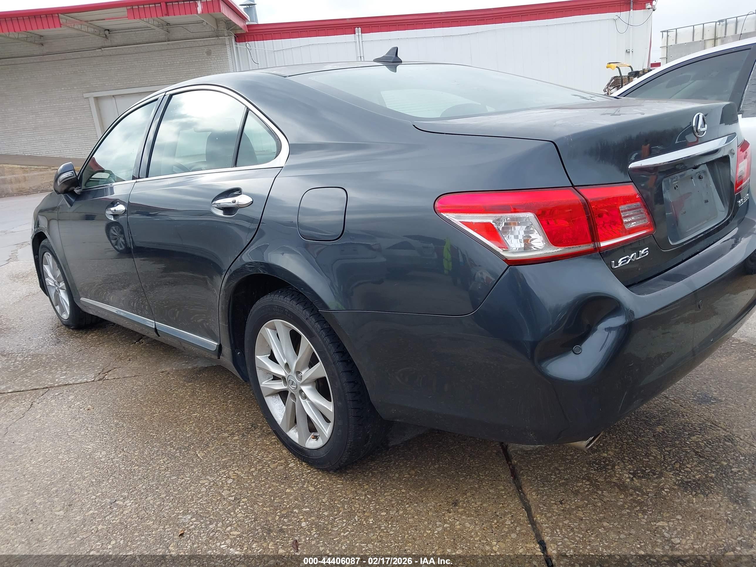 LEXUS ES image 3