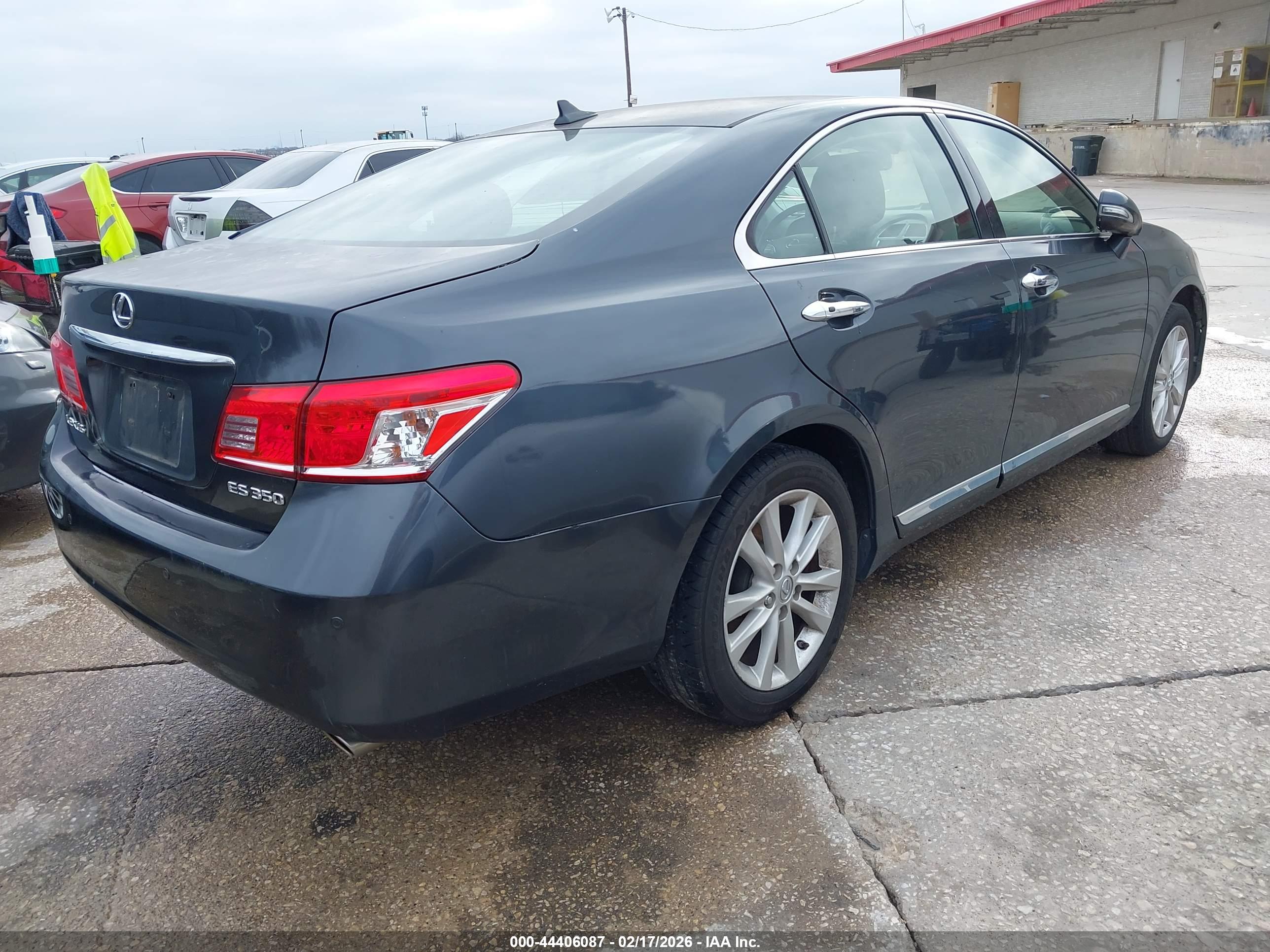 LEXUS ES image 4