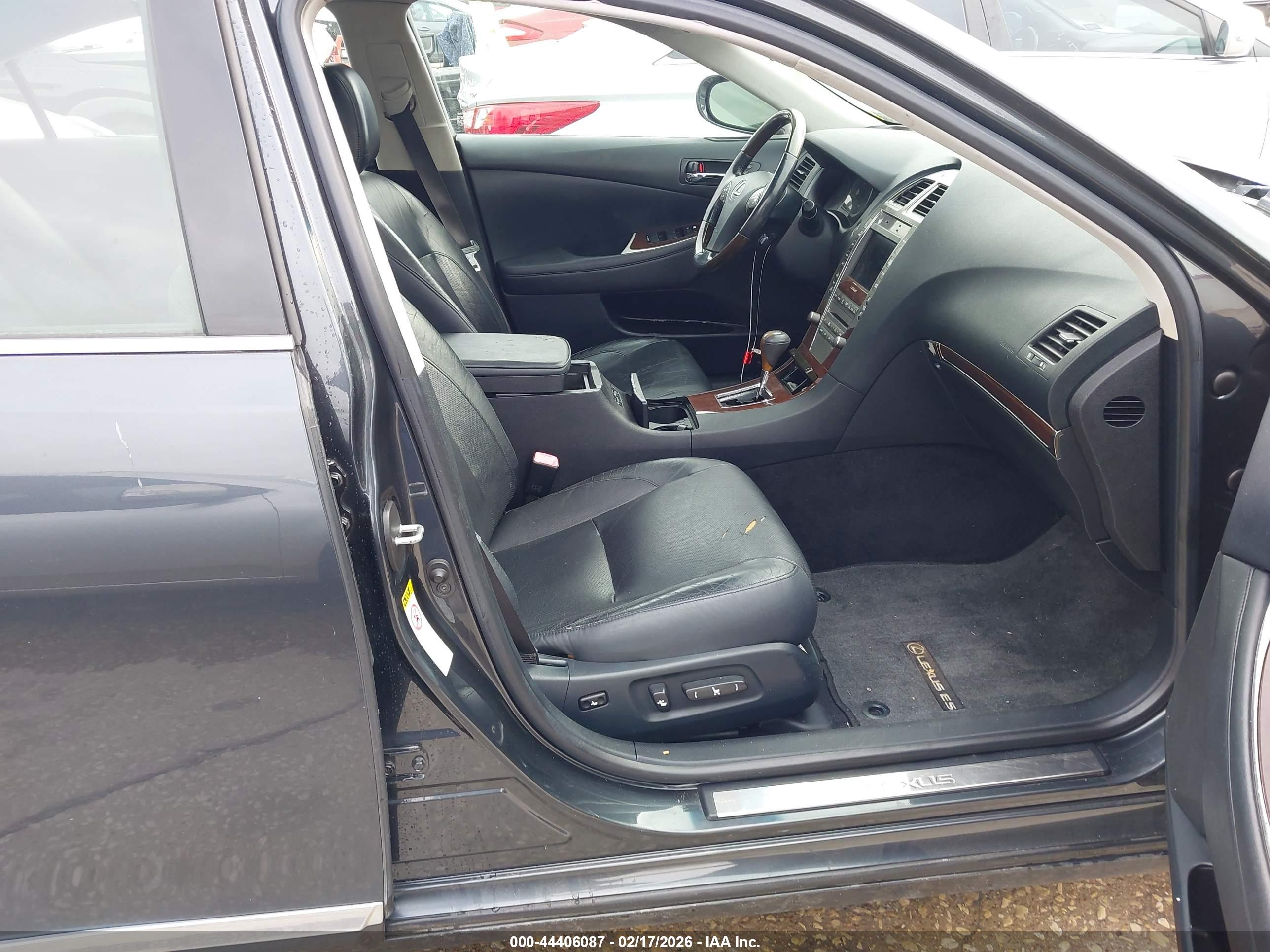 LEXUS ES image 5