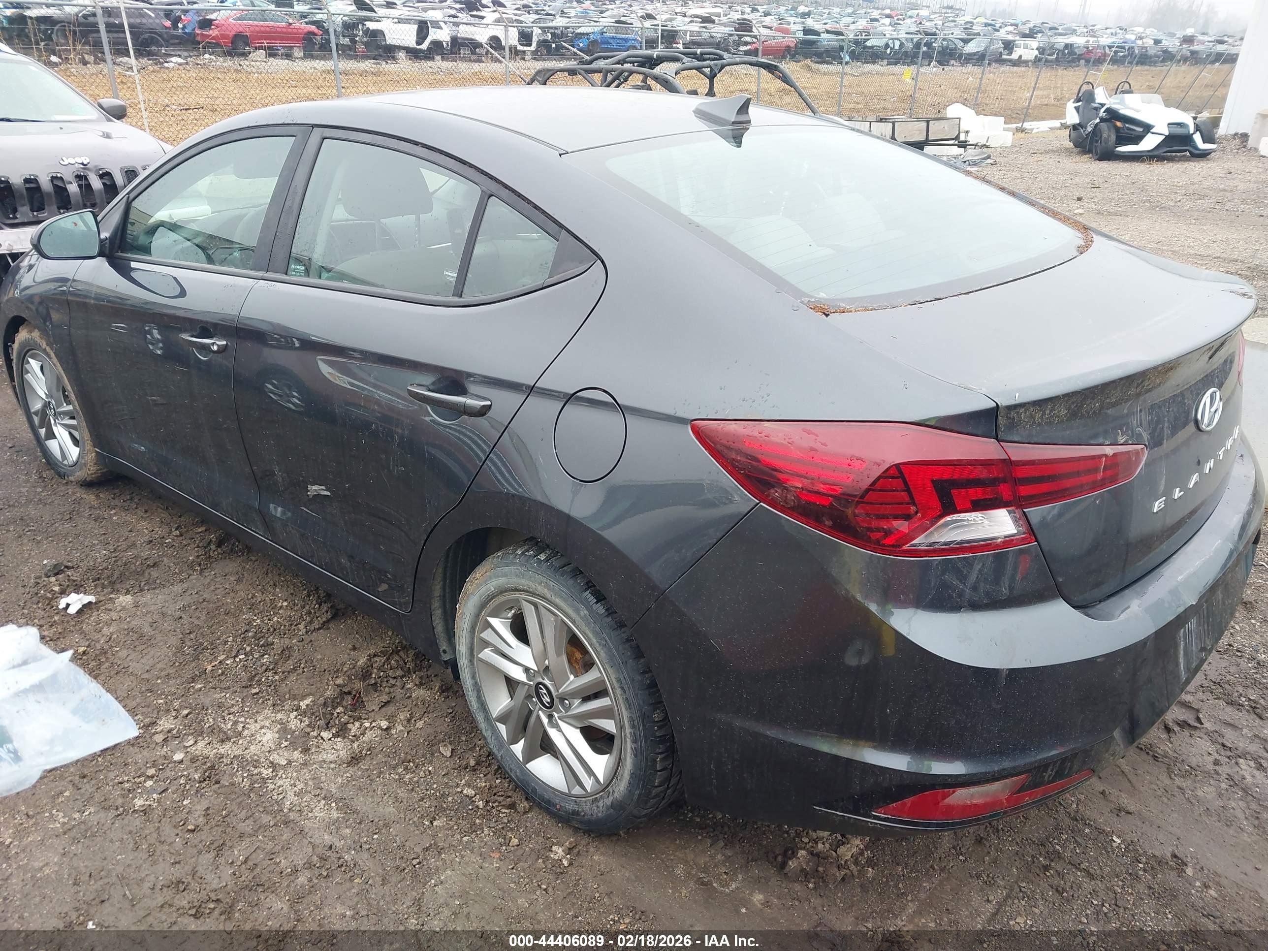 HYUNDAI ELANTRA image 3