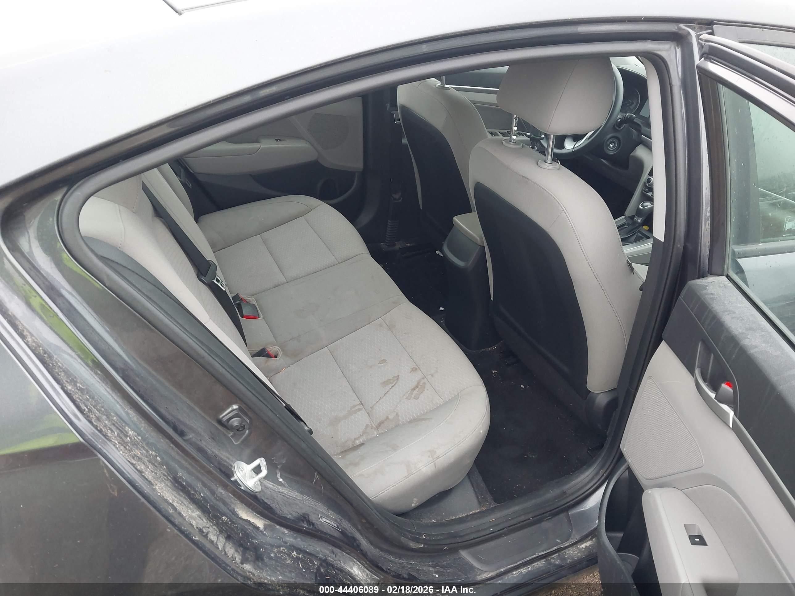 HYUNDAI ELANTRA image 8