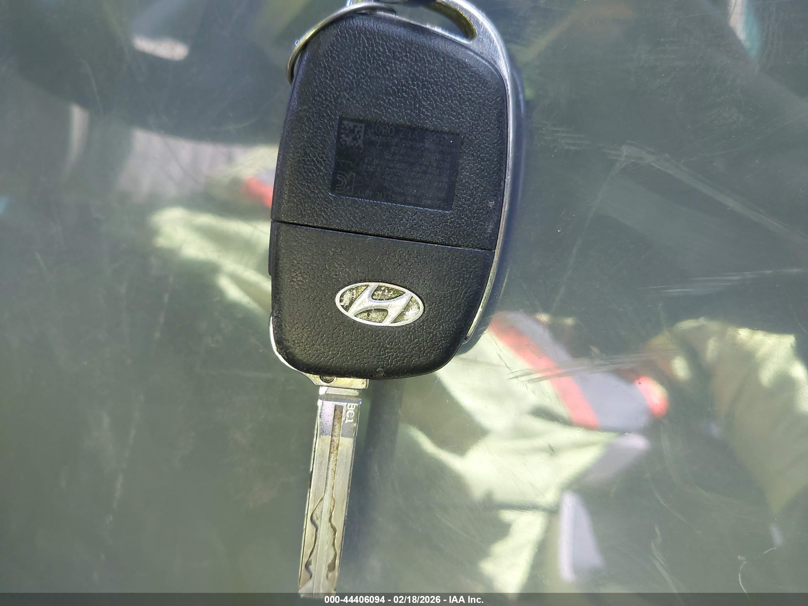 HYUNDAI TUCSON image 11