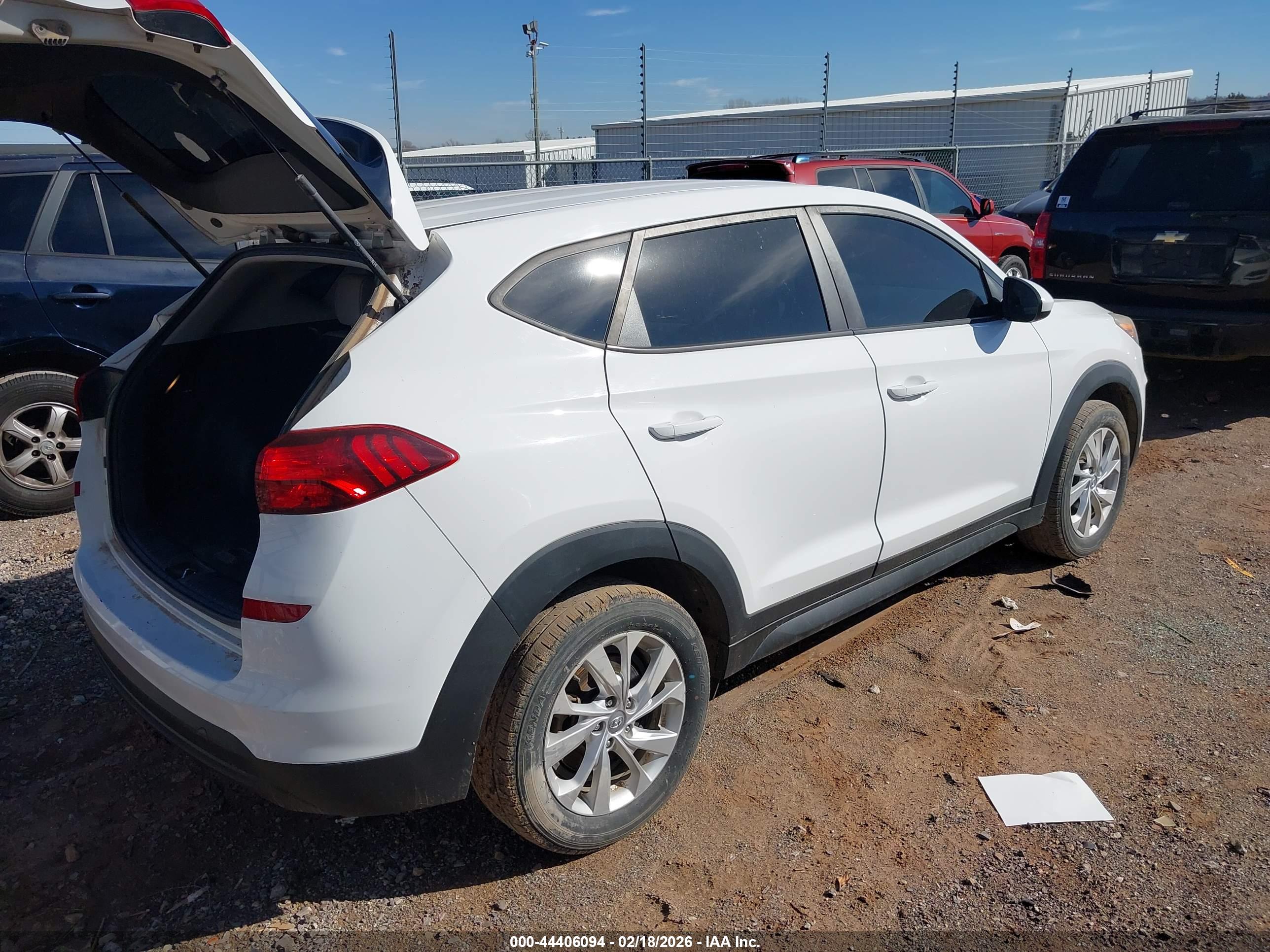 HYUNDAI TUCSON image 4