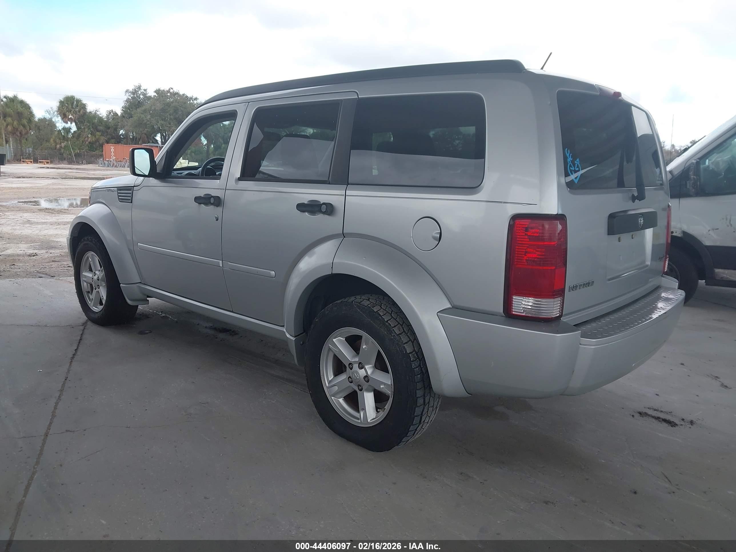 DODGE NITRO image 3